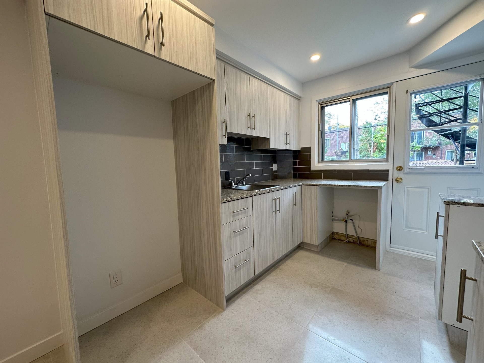 MLS: 25285408
