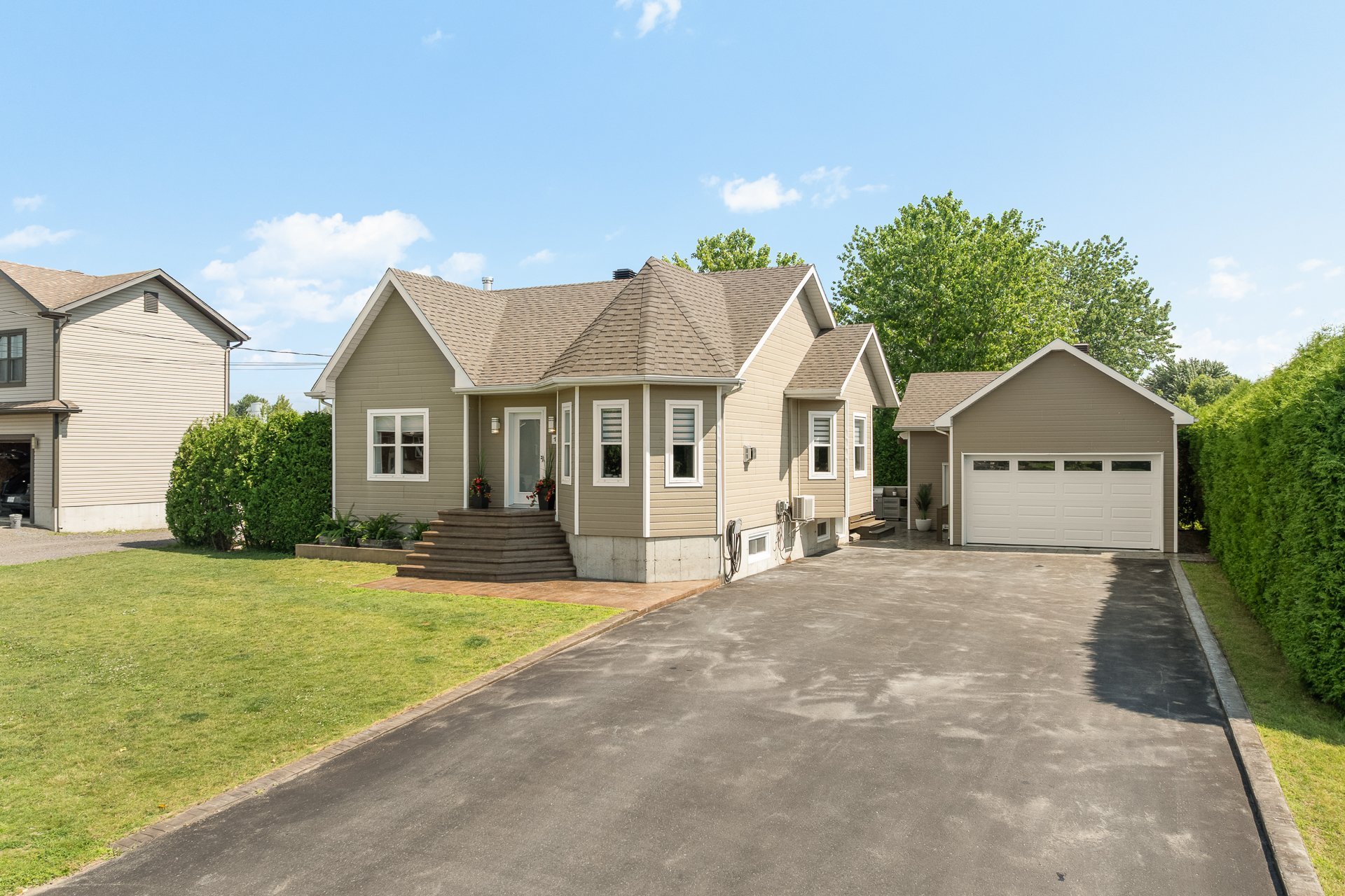 MLS: 22060829