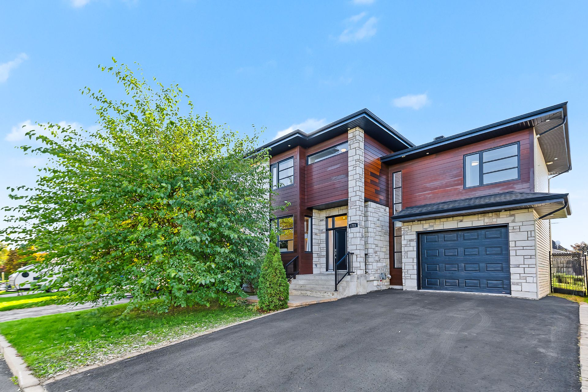 MLS: 26059437