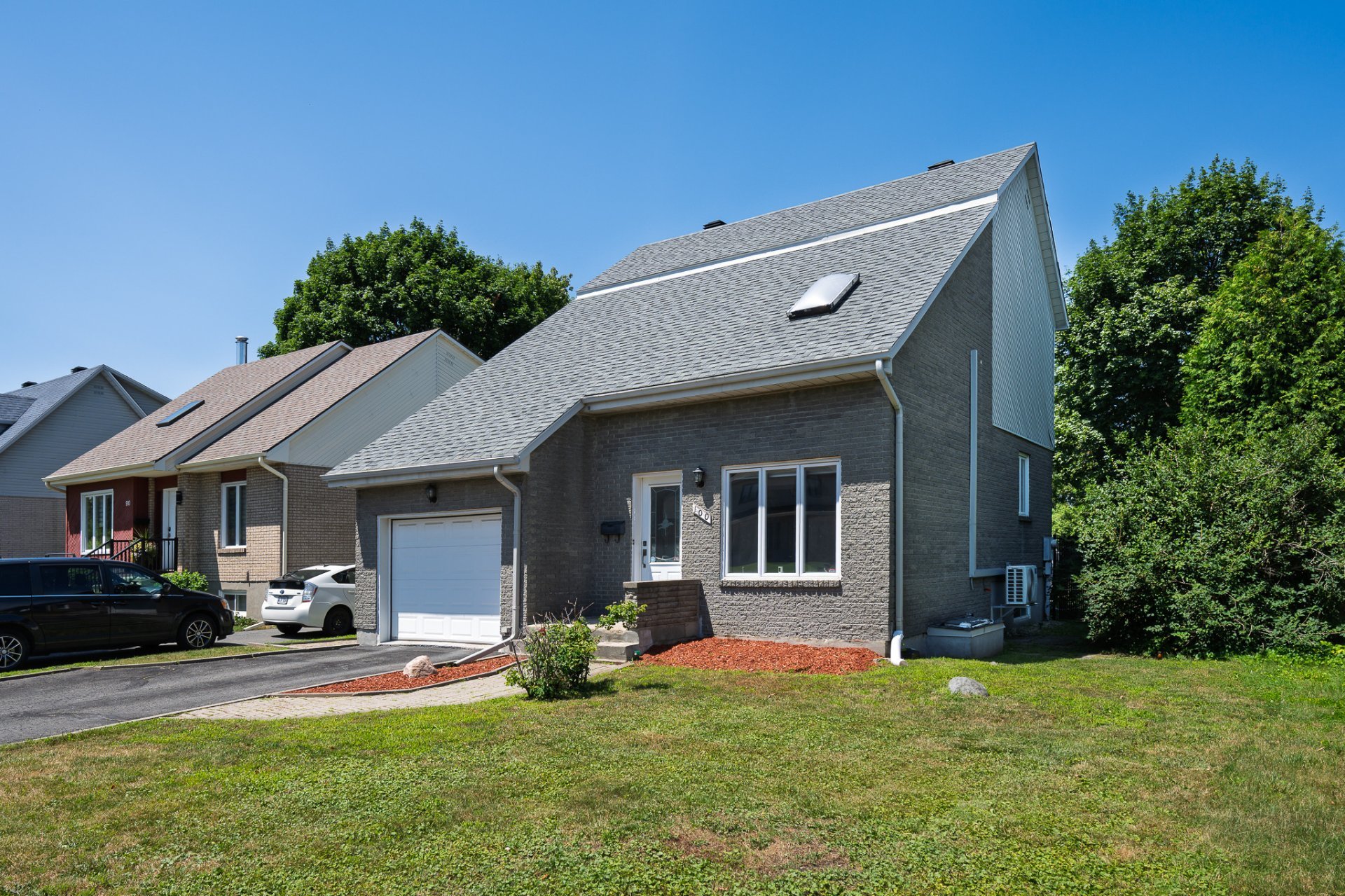 MLS: 22615606