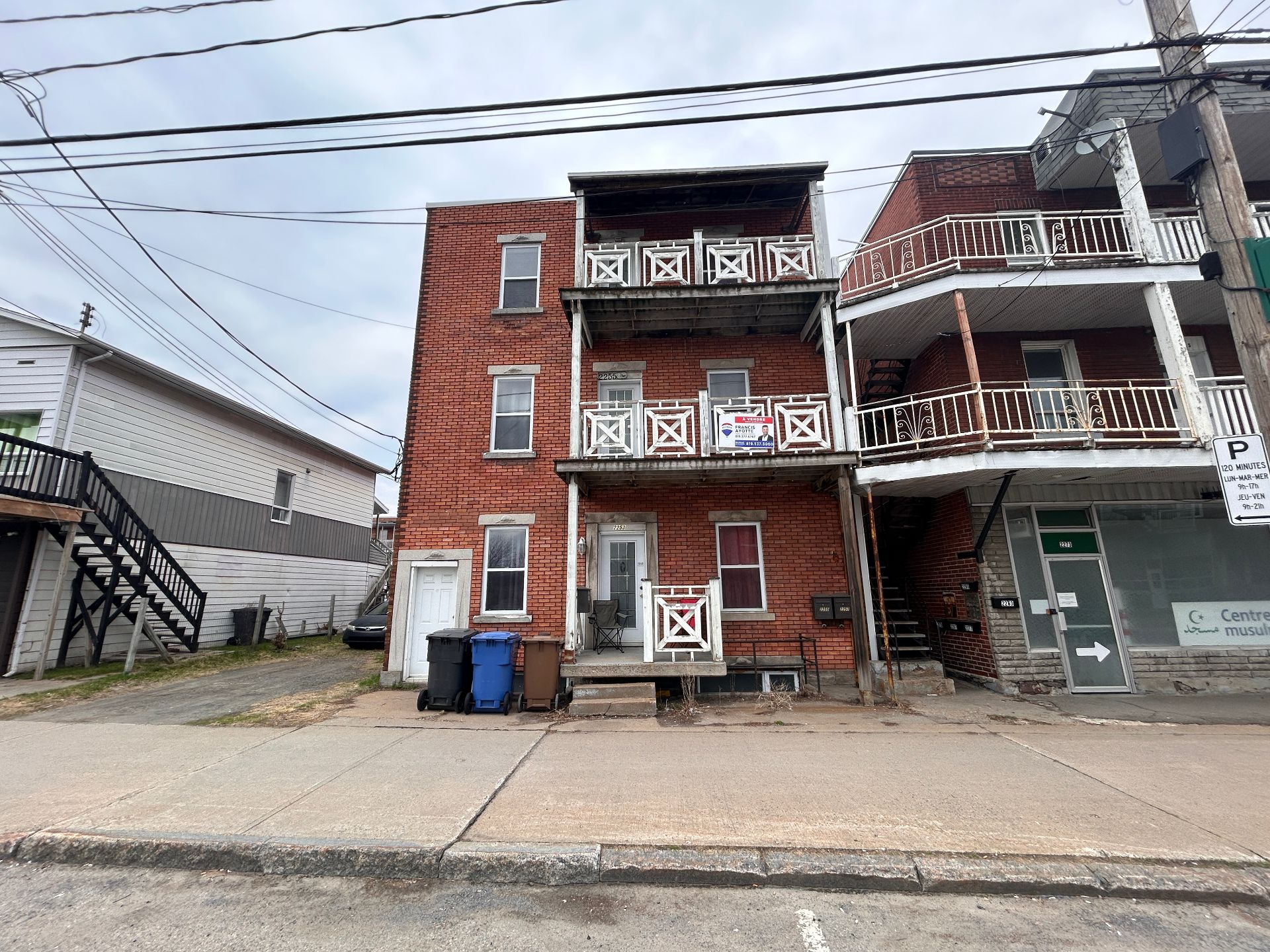 MLS: 23993351