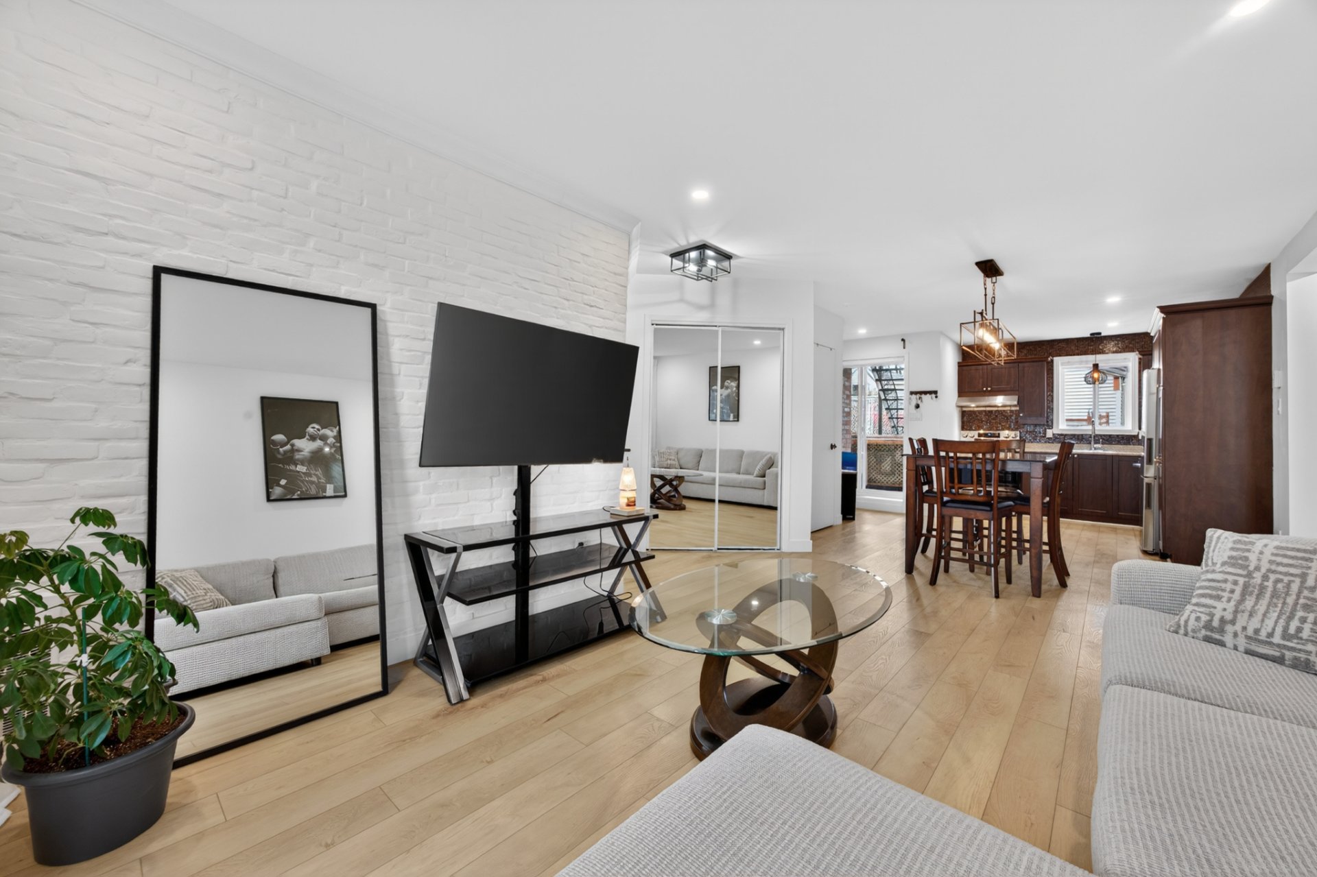 MLS: 18989752