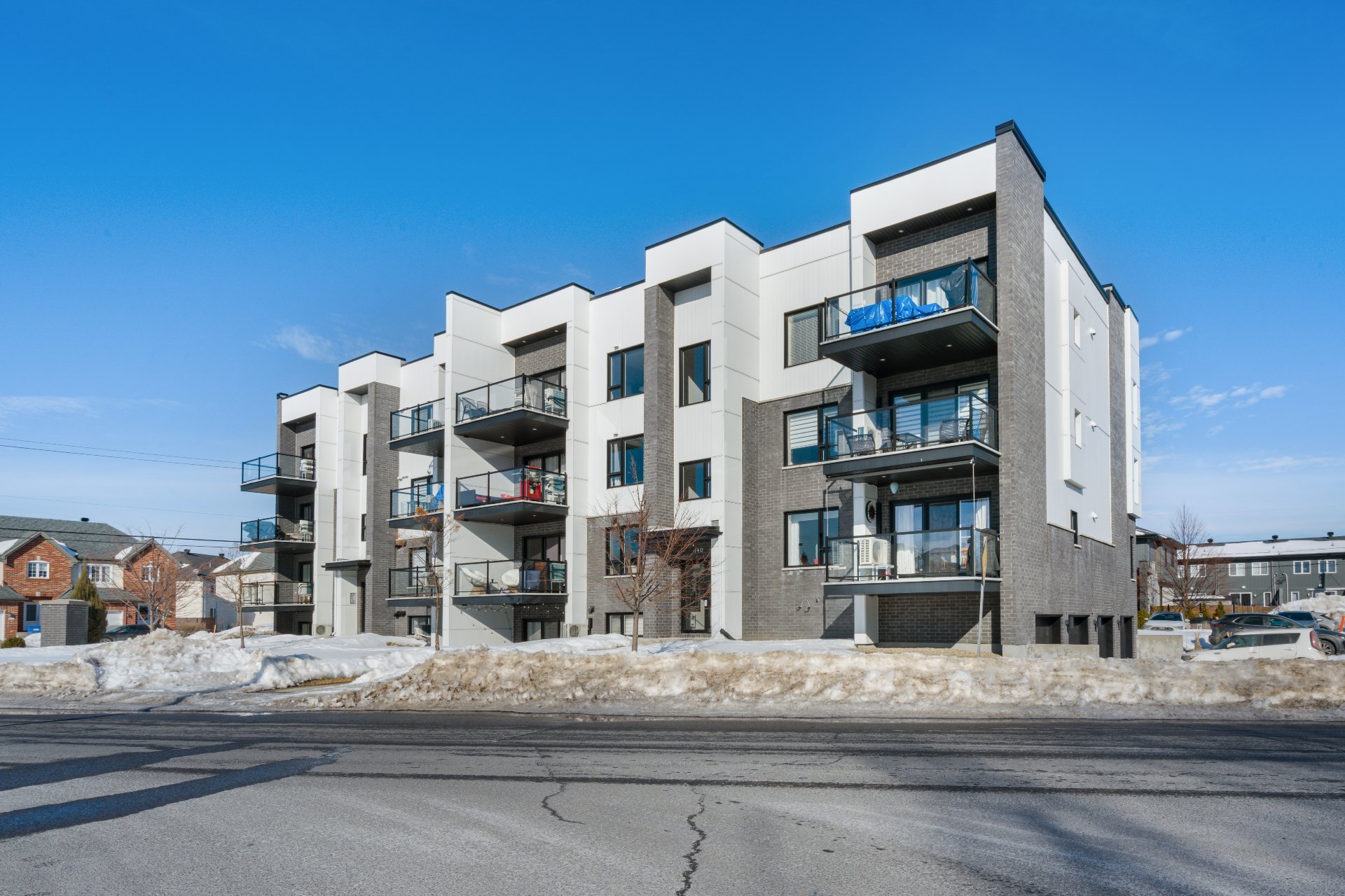 MLS: 27115346