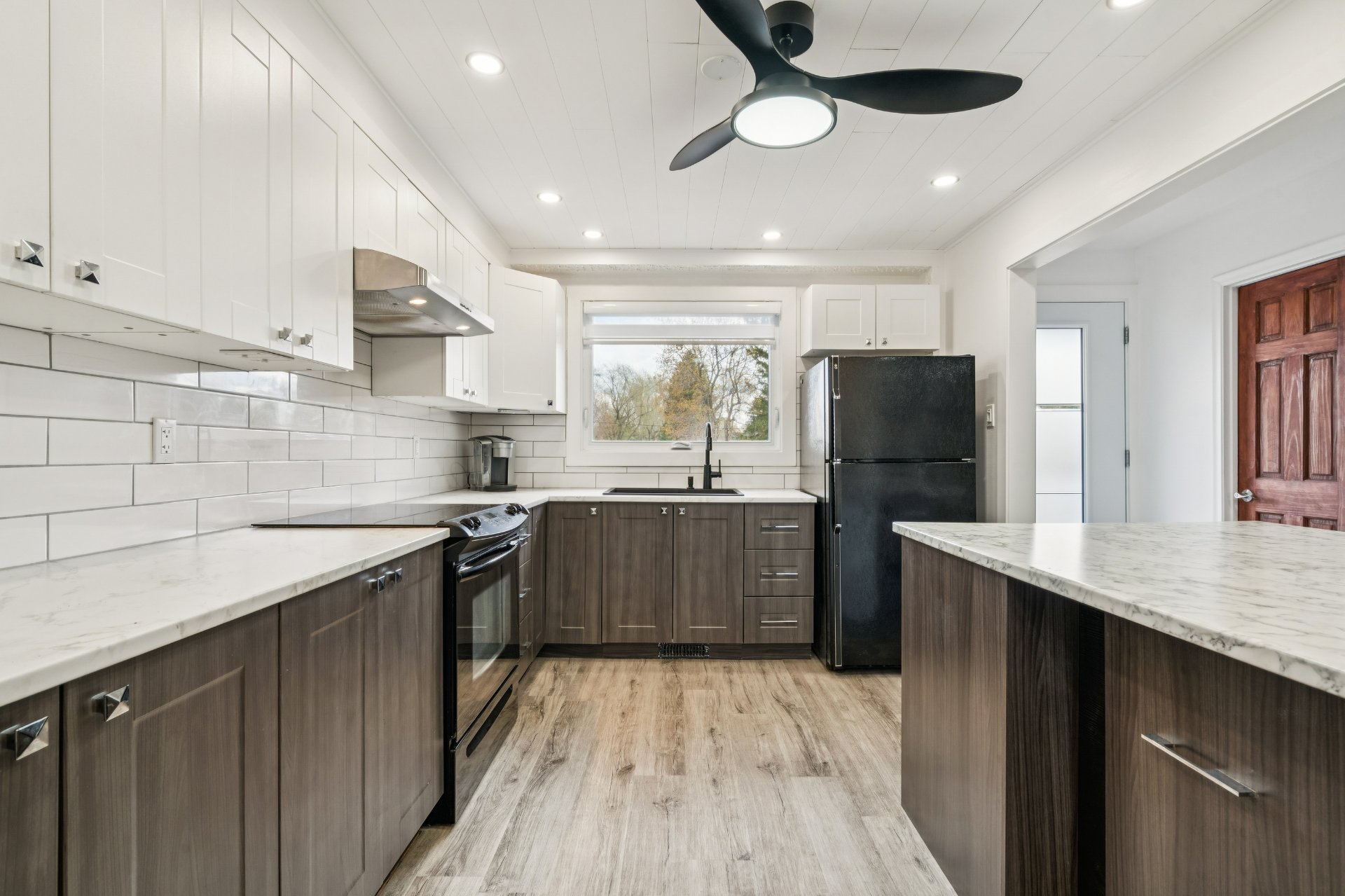 MLS: 23471026