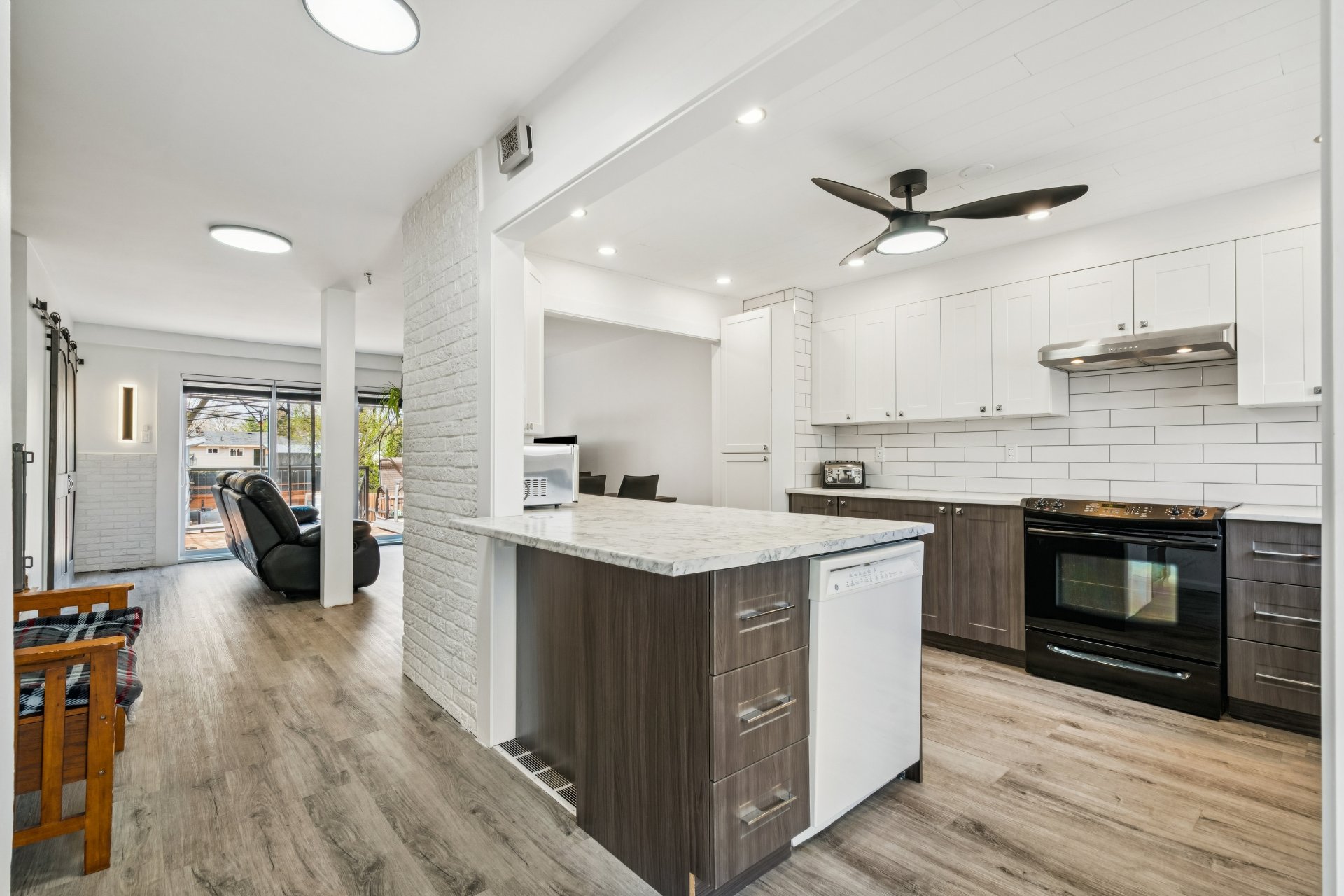 MLS: 23471026