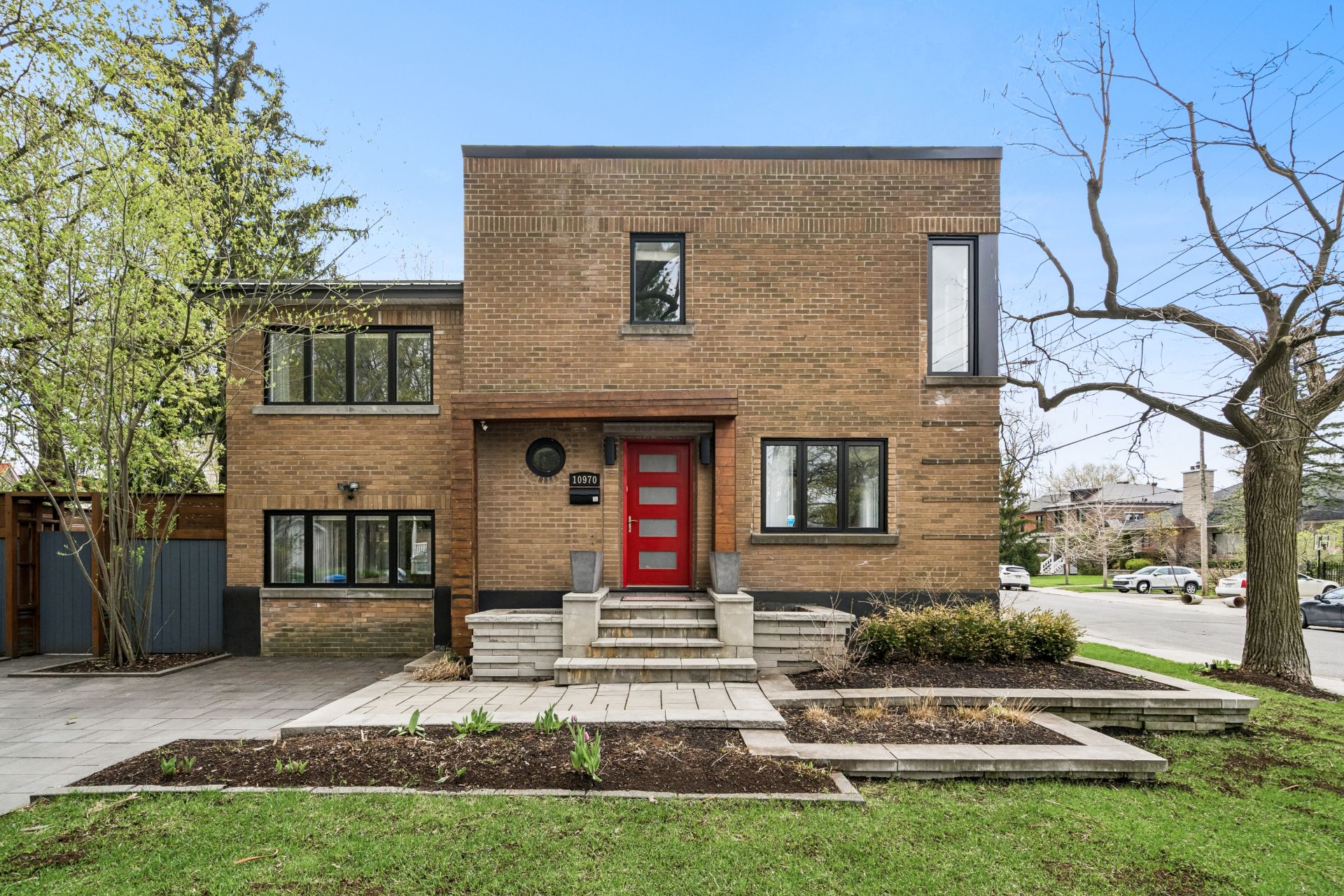 MLS: 27193405