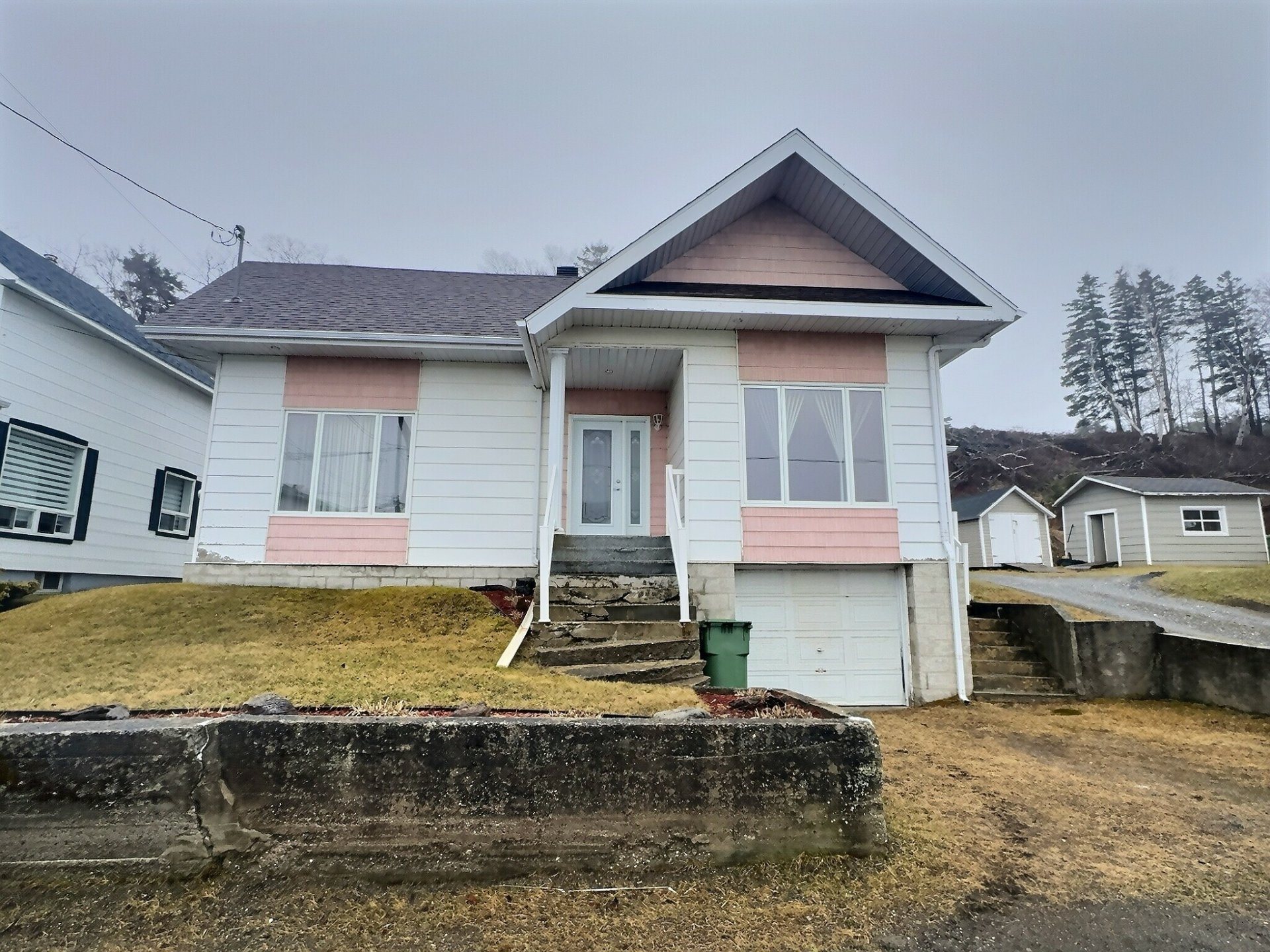 MLS: 20963018