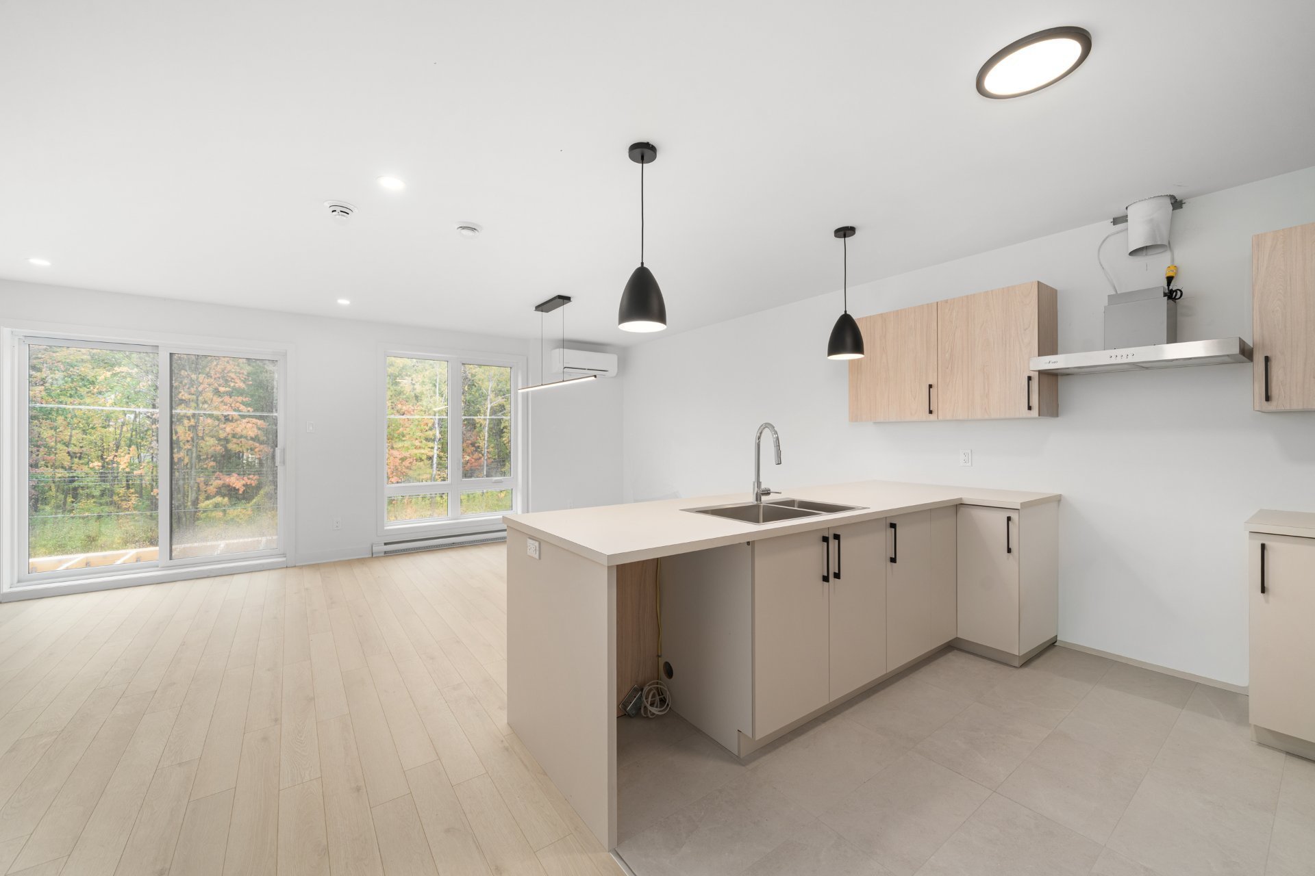 MLS: 25992452