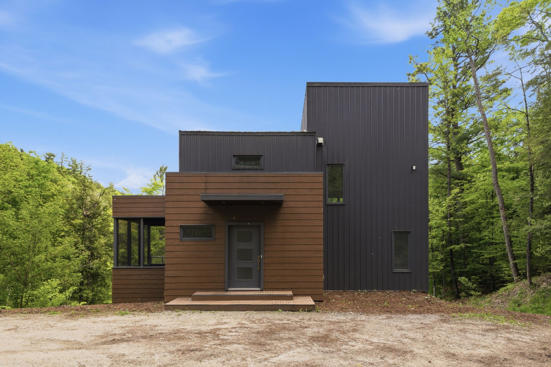 MLS: 21878950