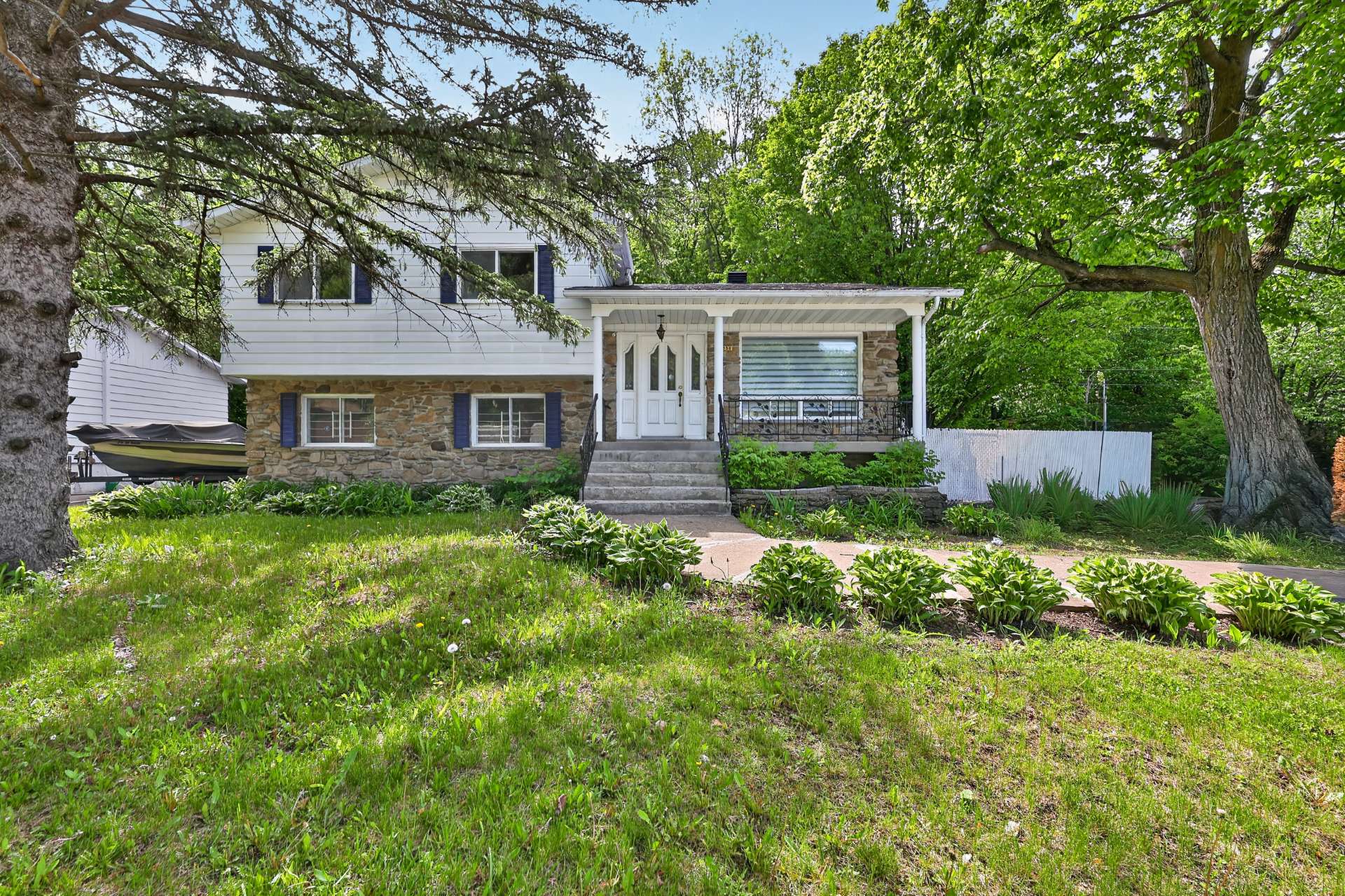 MLS: 16530696