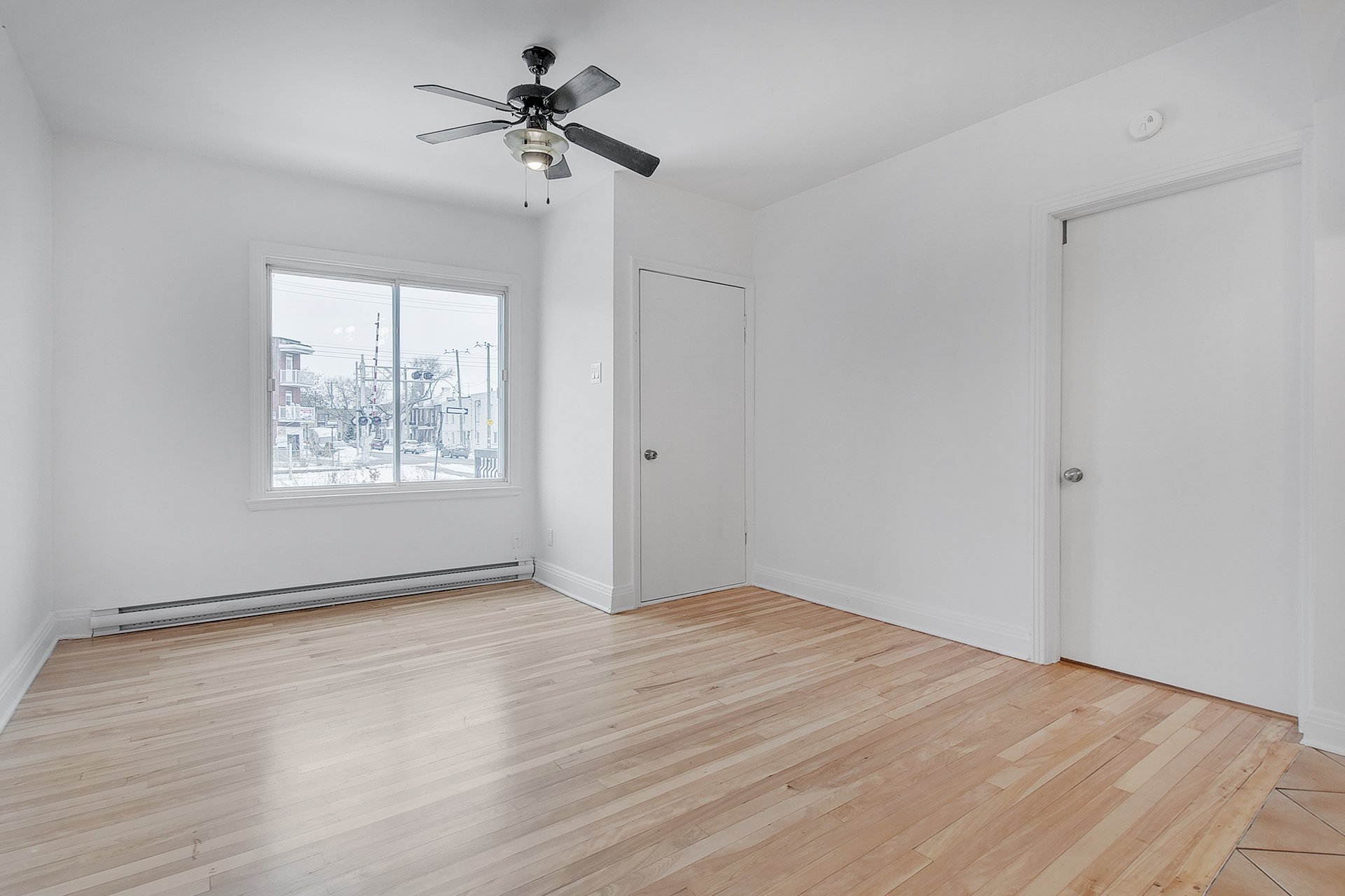 MLS: 25606165