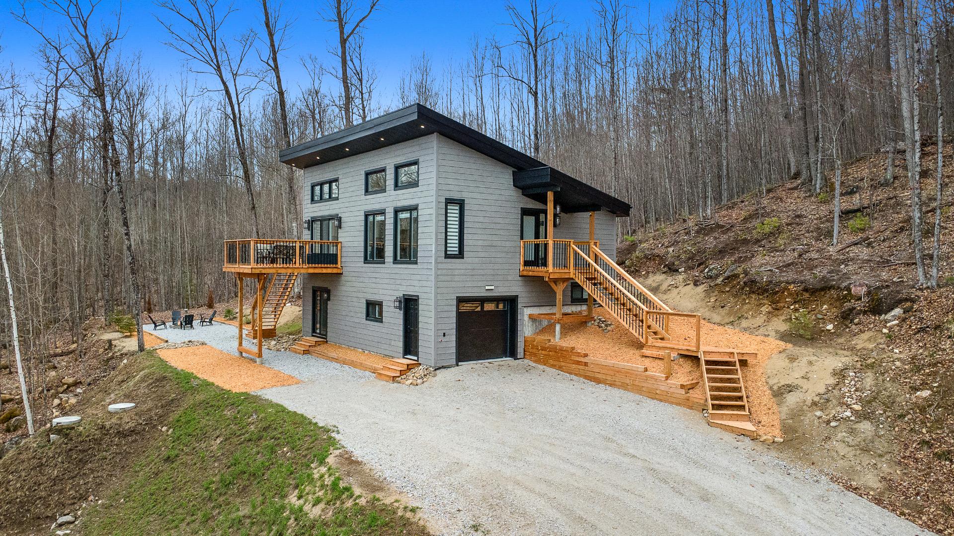 MLS: 25993612