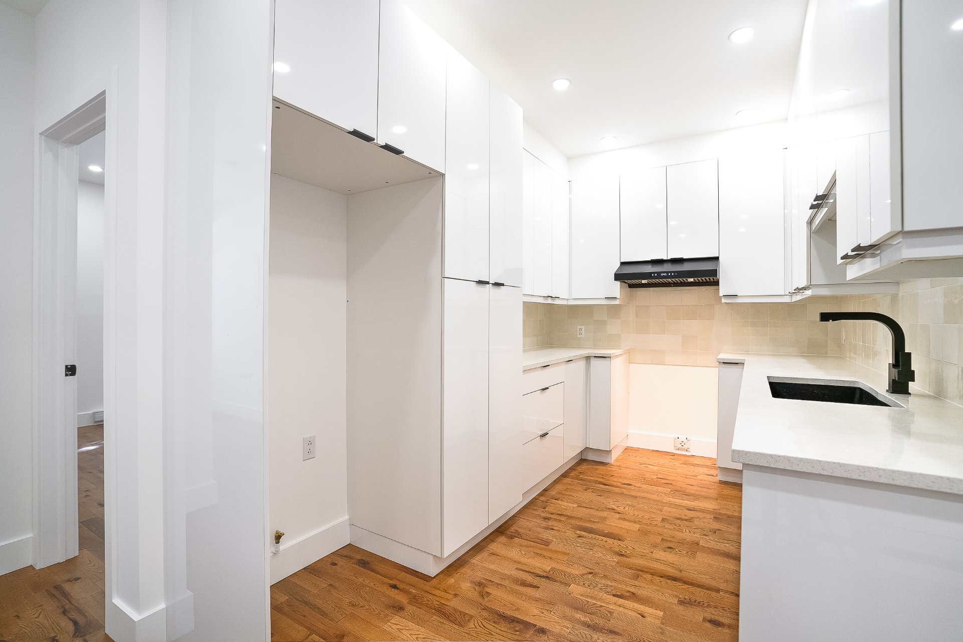 MLS: 28900922