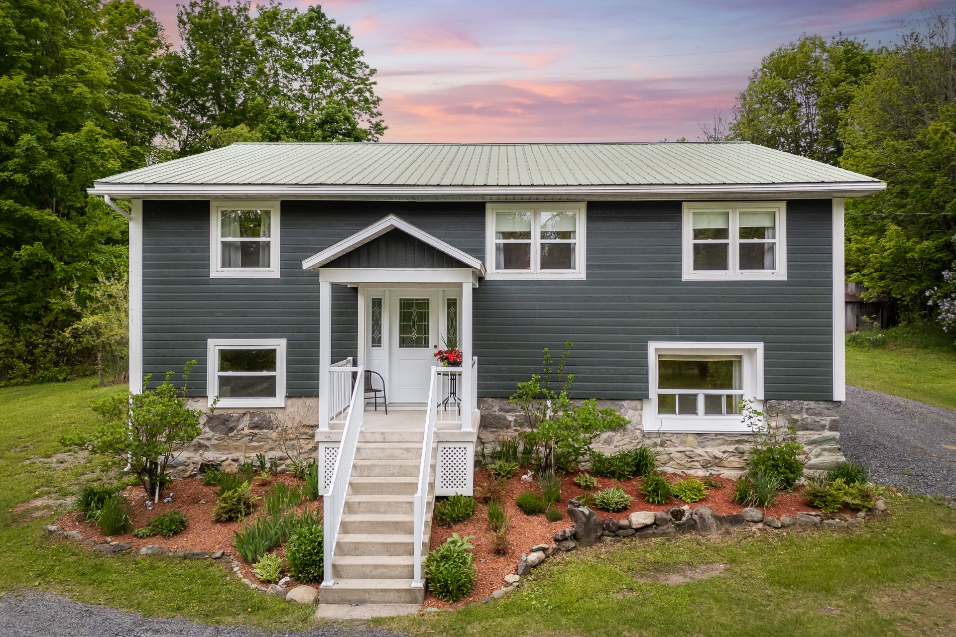 MLS: 22855448