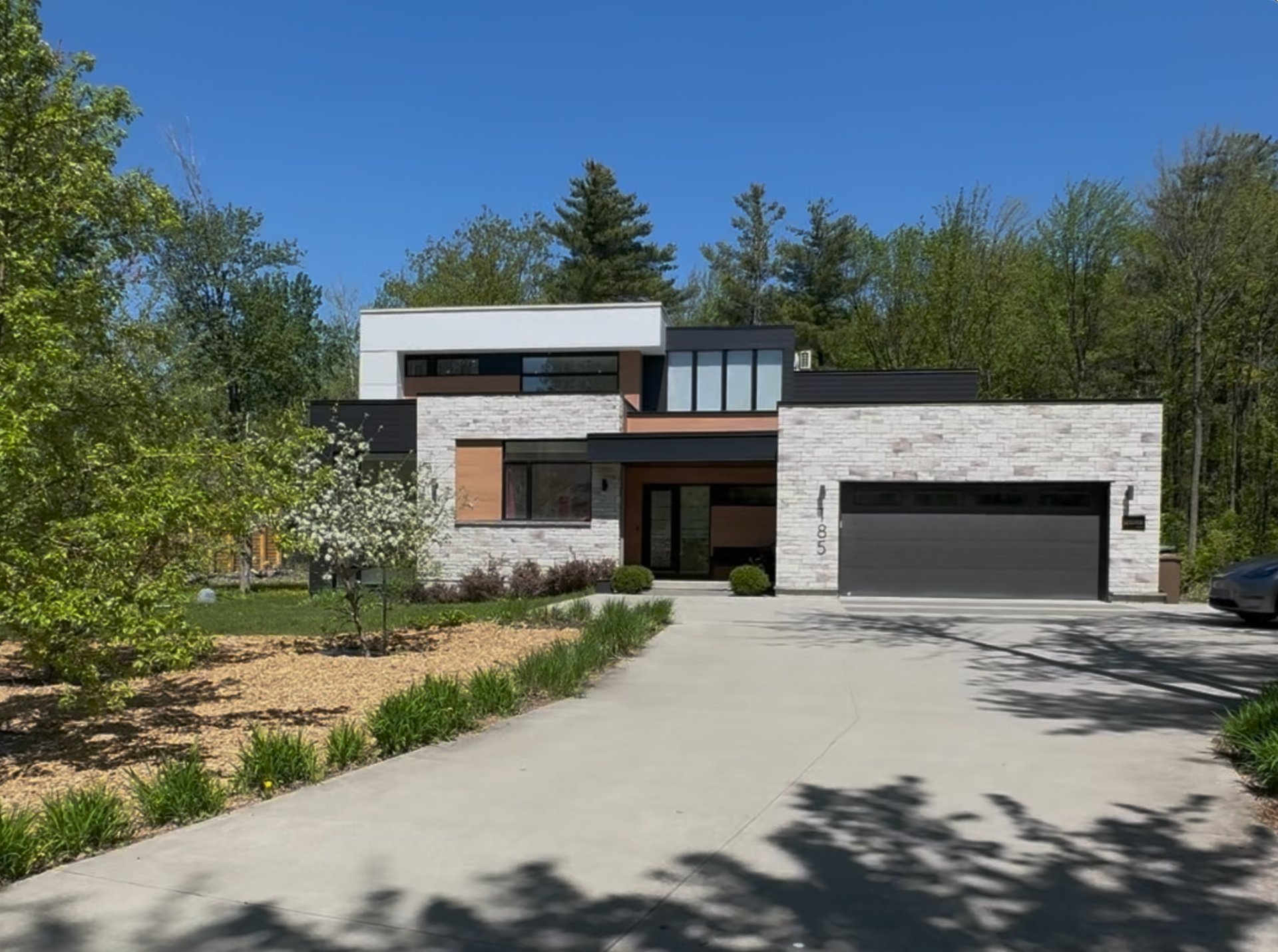 MLS: 25275742