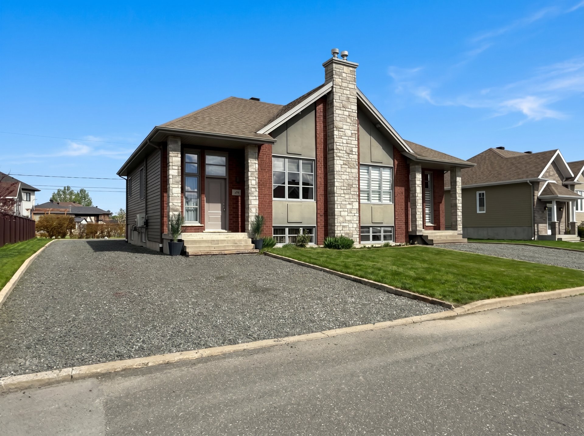 MLS: 24185360