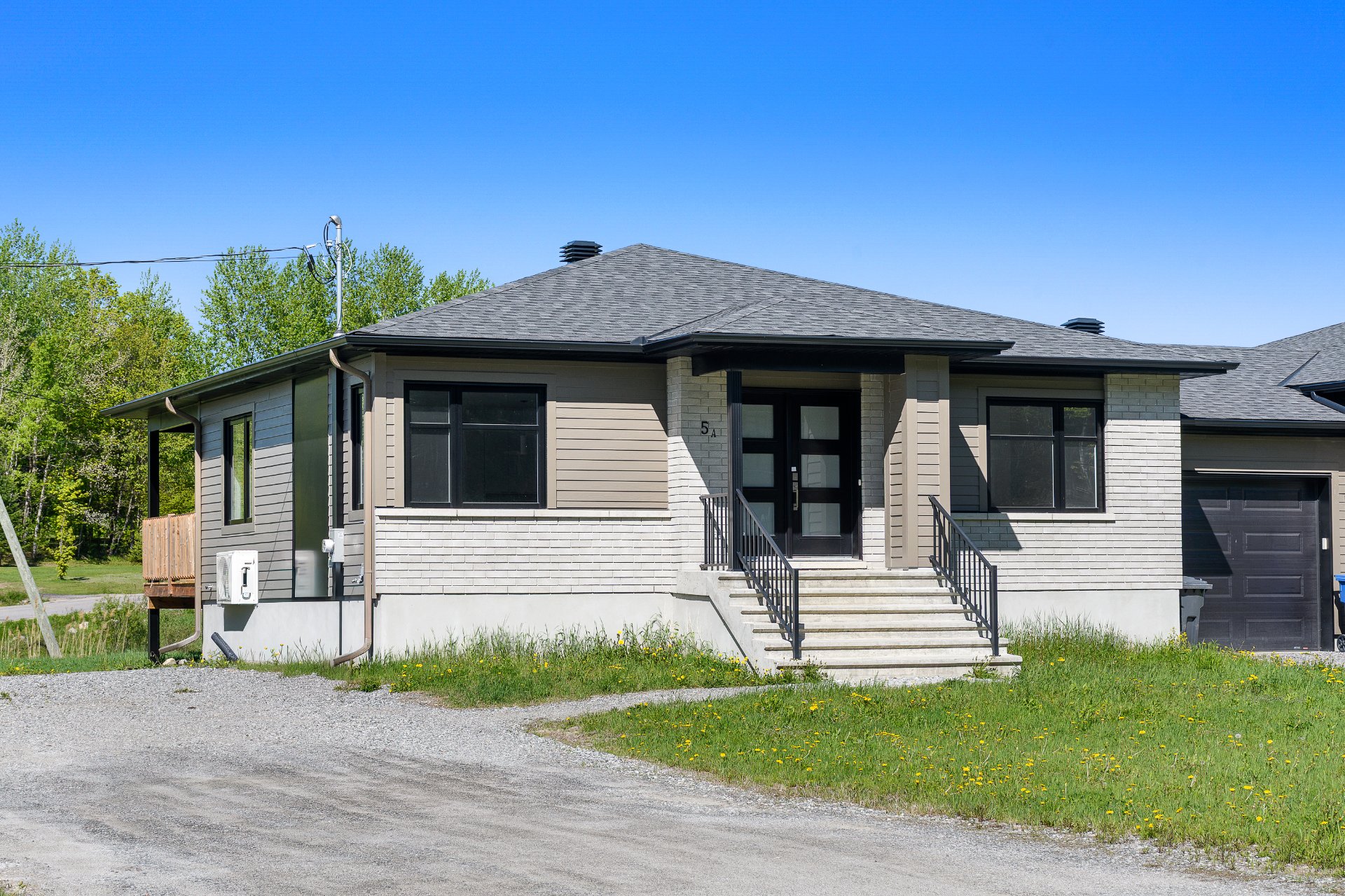 MLS: 25521941