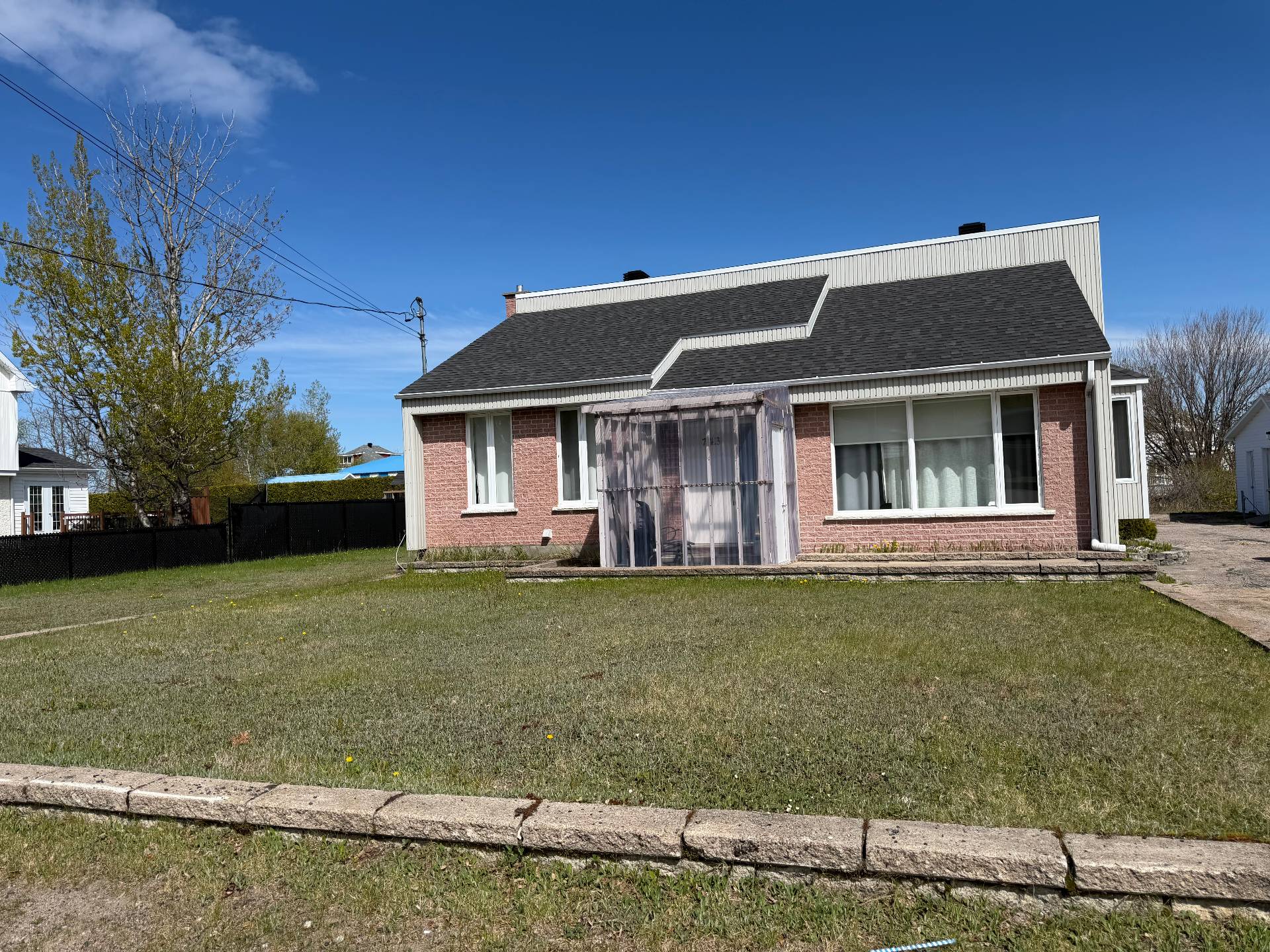 MLS: 27995842