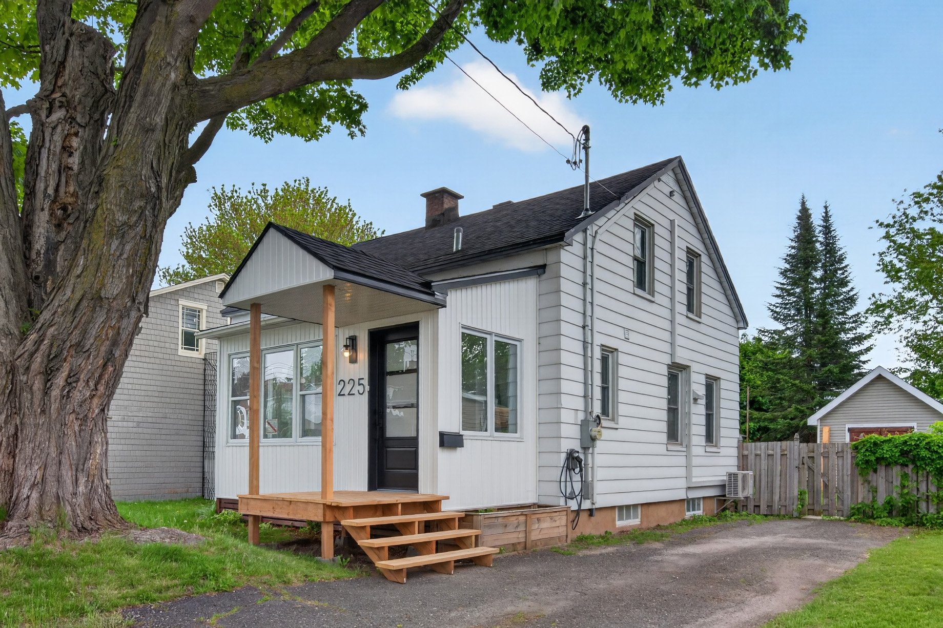 MLS: 22256858