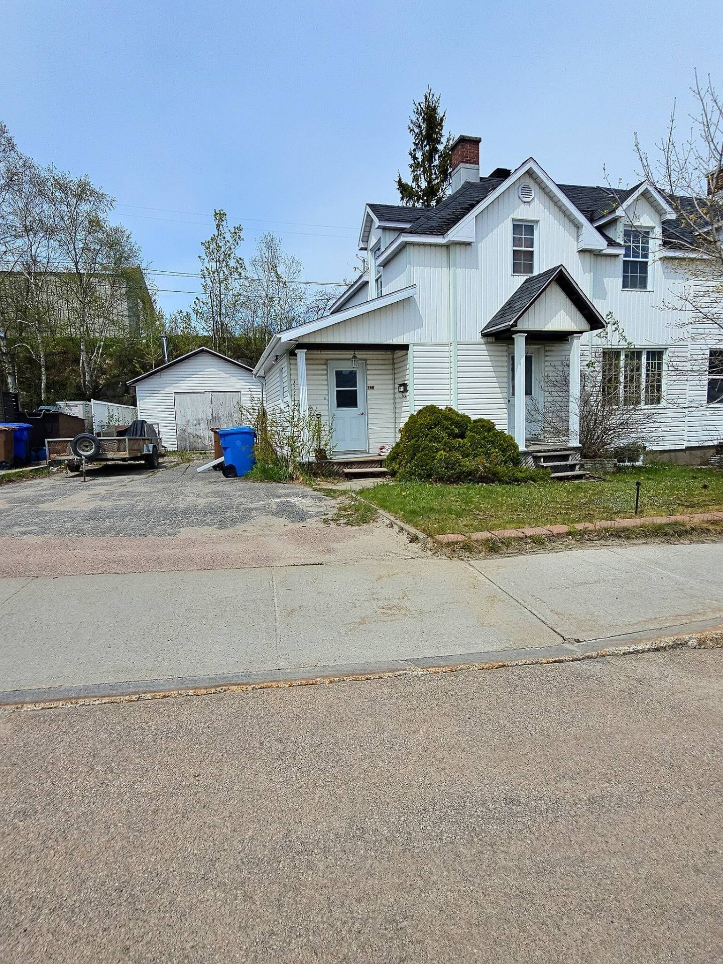 MLS: 24990152
