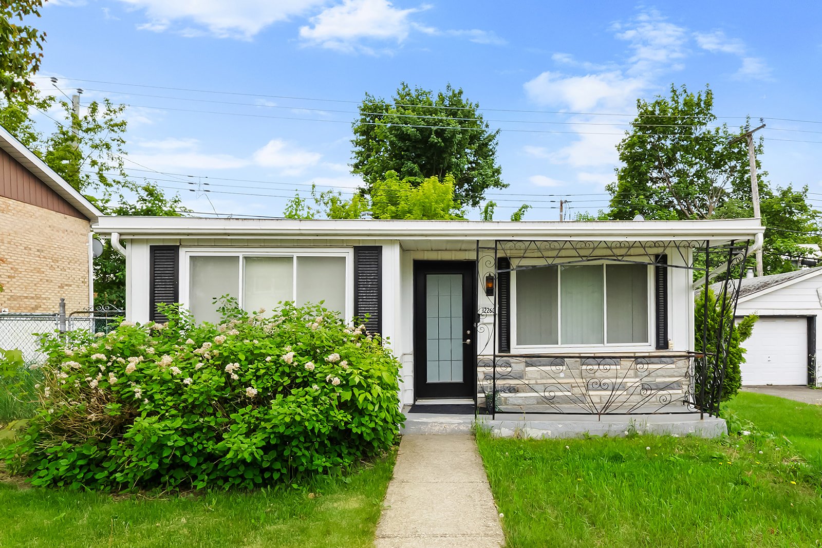 MLS: 24630086