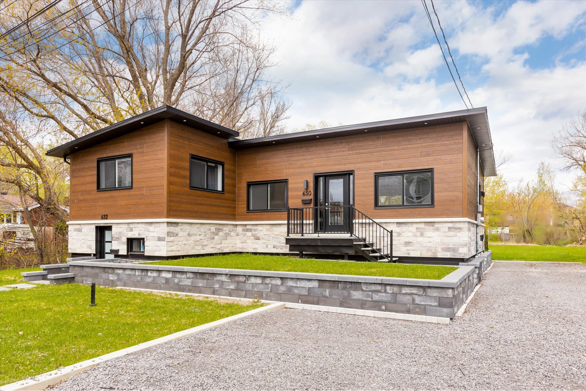 MLS: 25893386