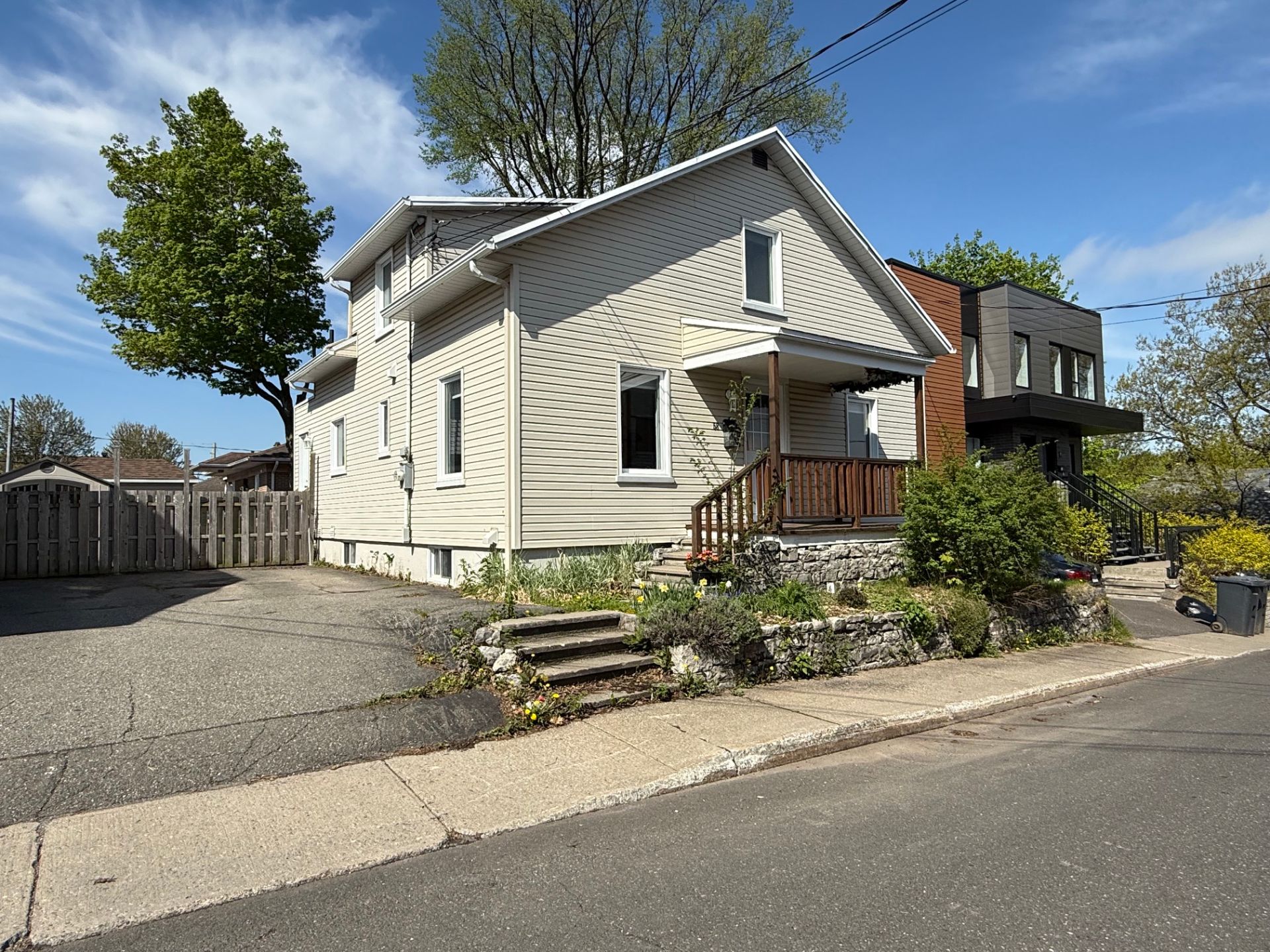 MLS: 23571584