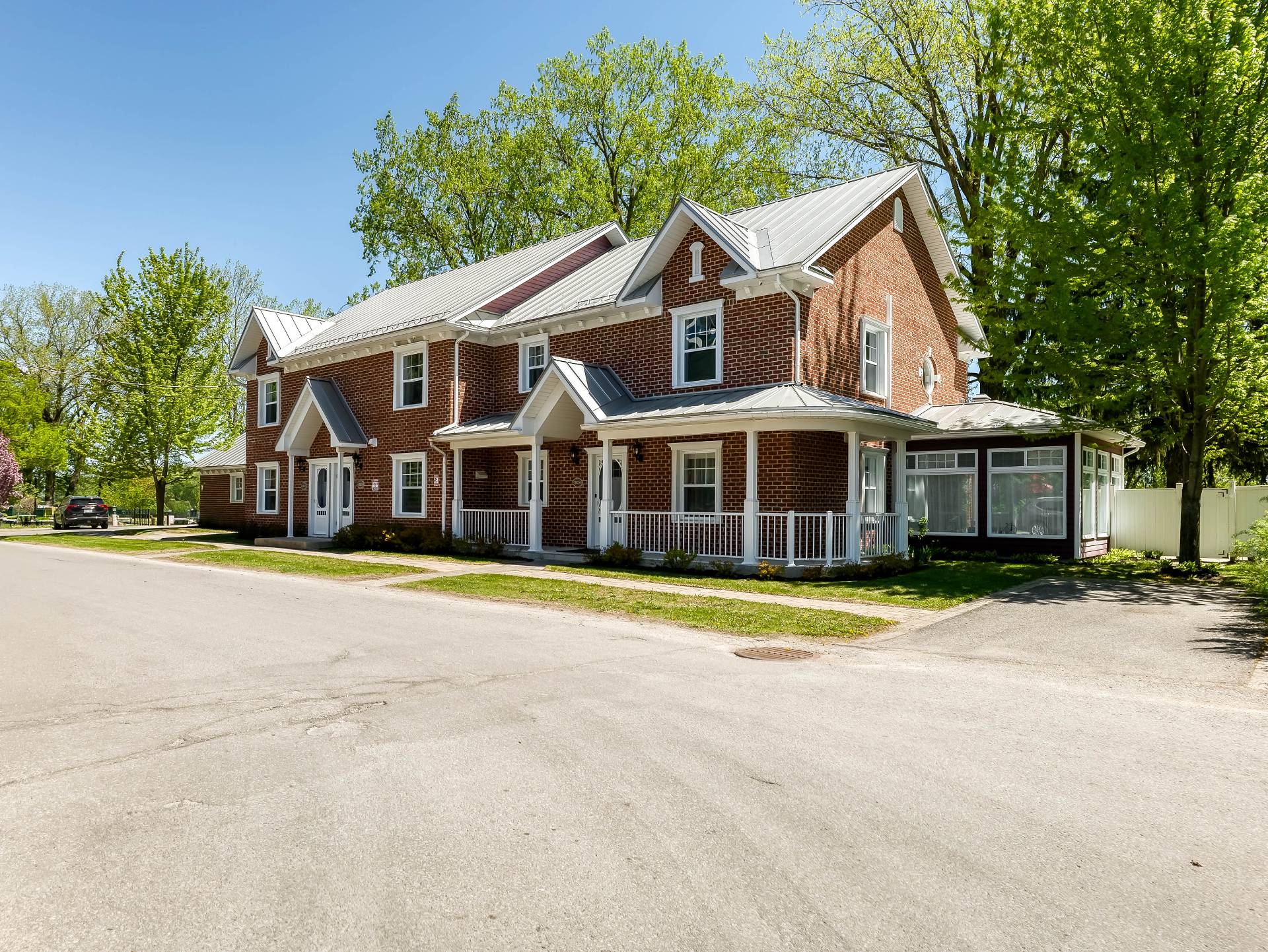 MLS: 16228091