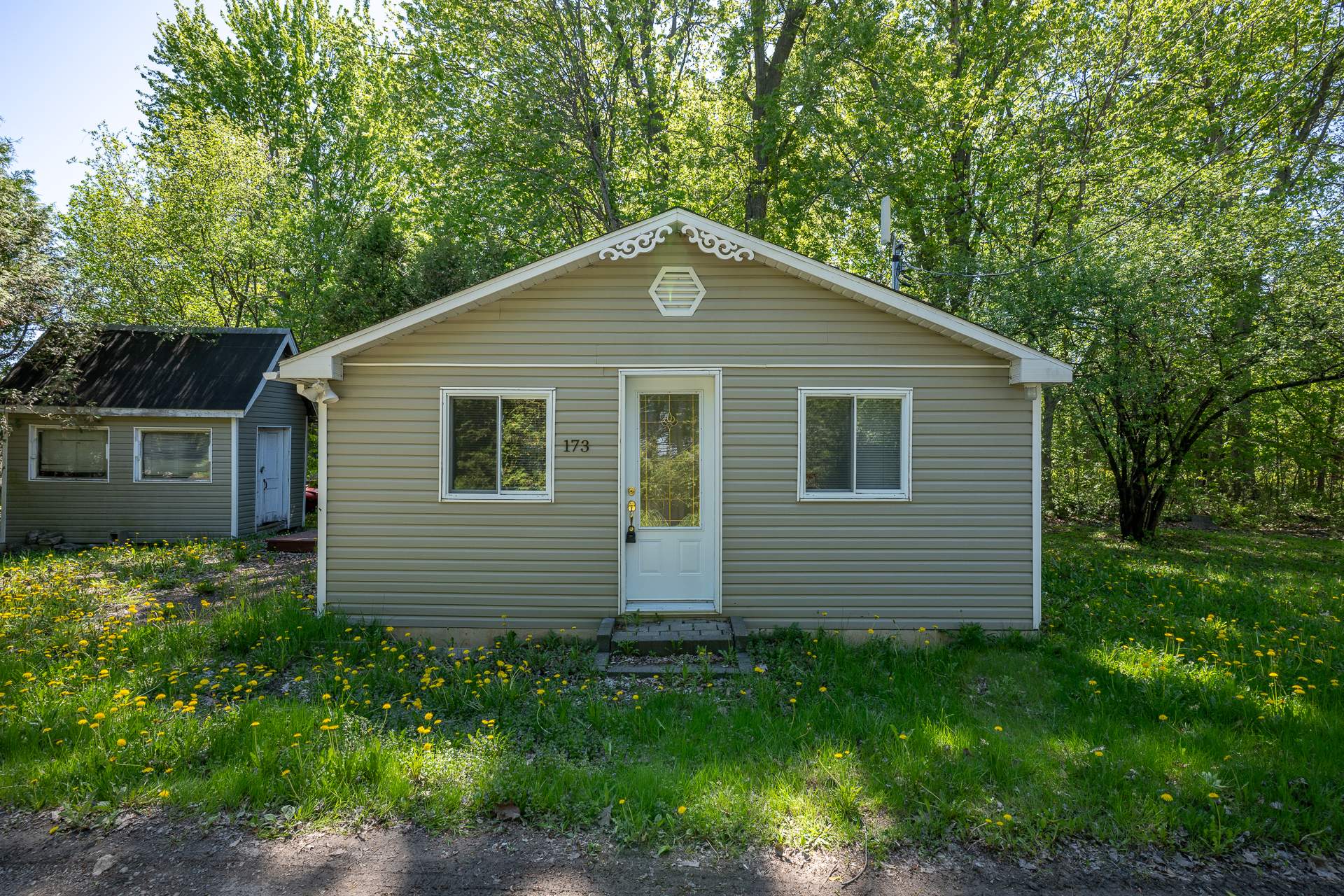 MLS: 27602247