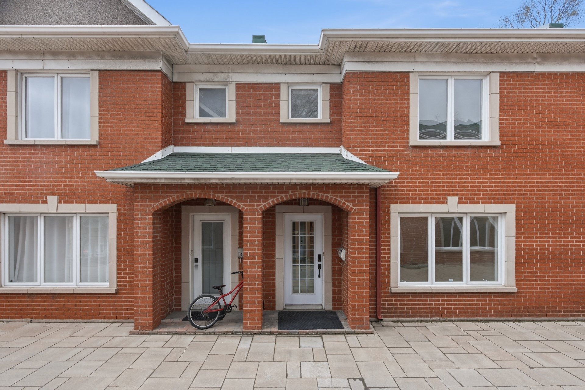MLS: 18630857
