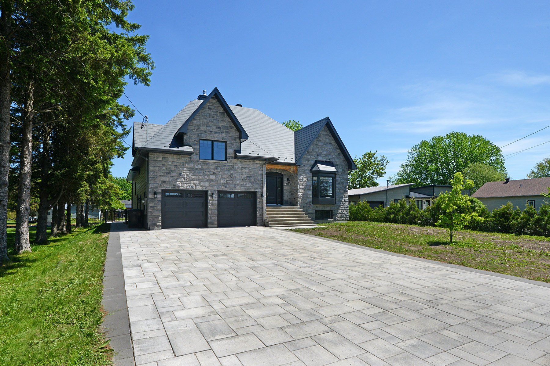 MLS: 21780522