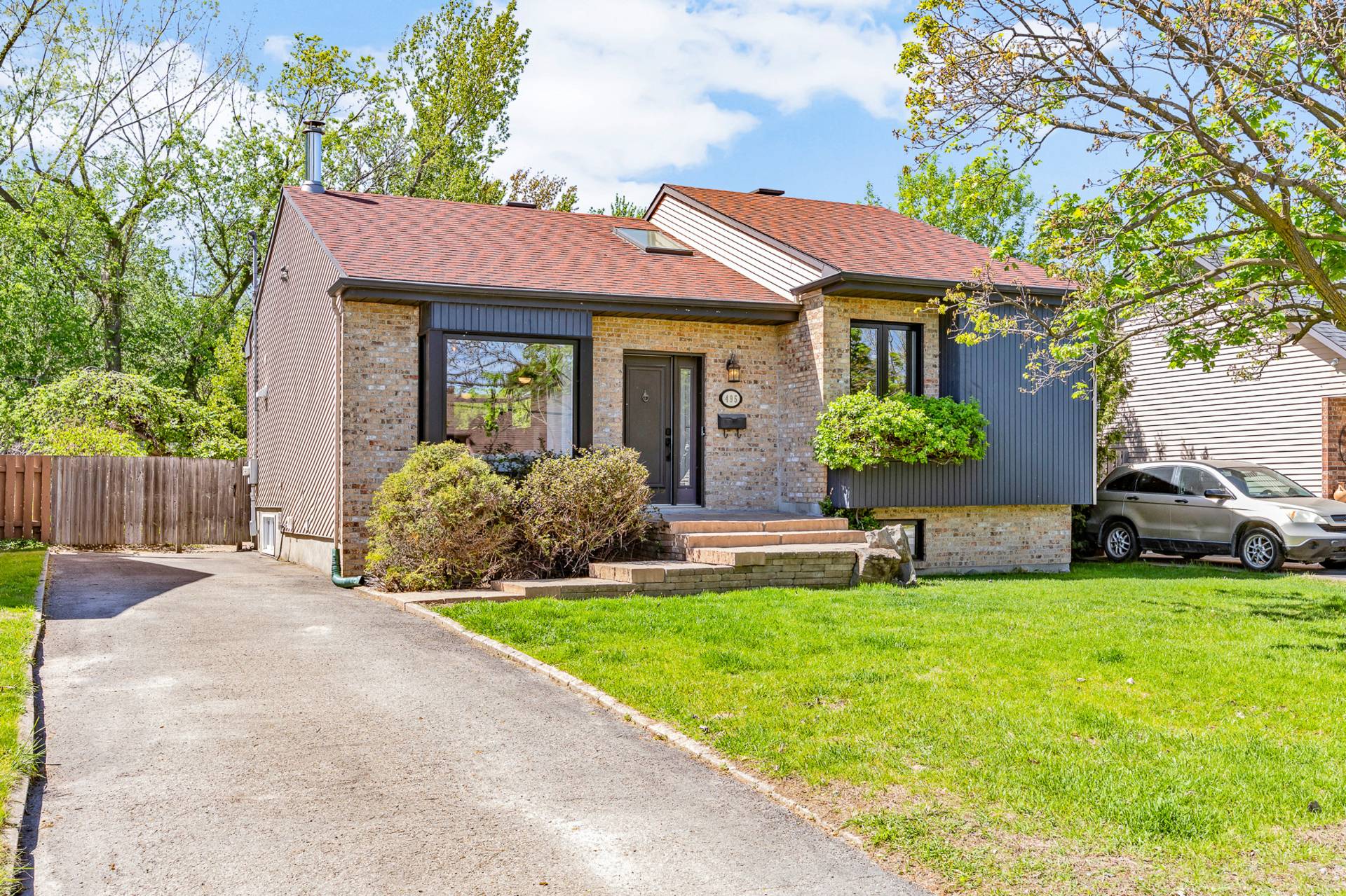 MLS: 25469462