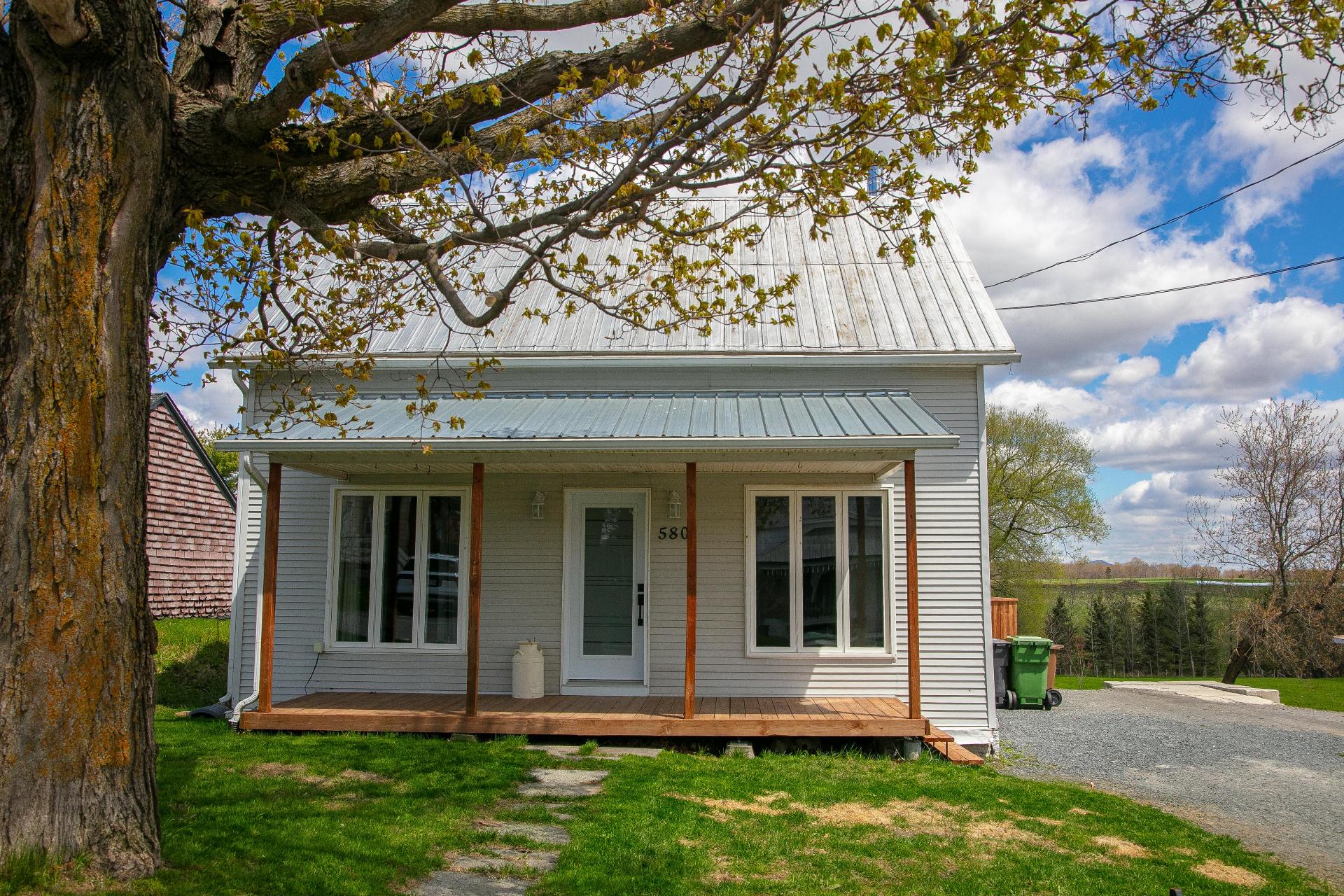 MLS: 25393084