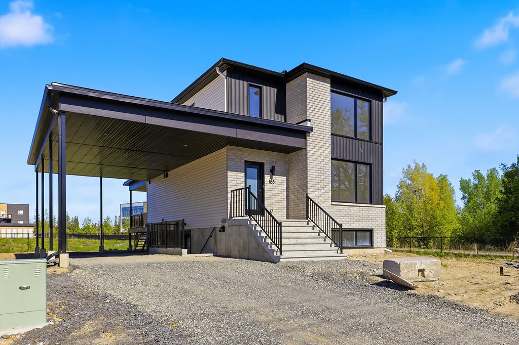MLS: 27996857