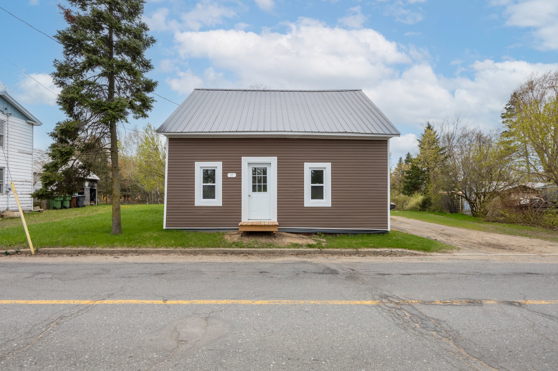 MLS: 24954386