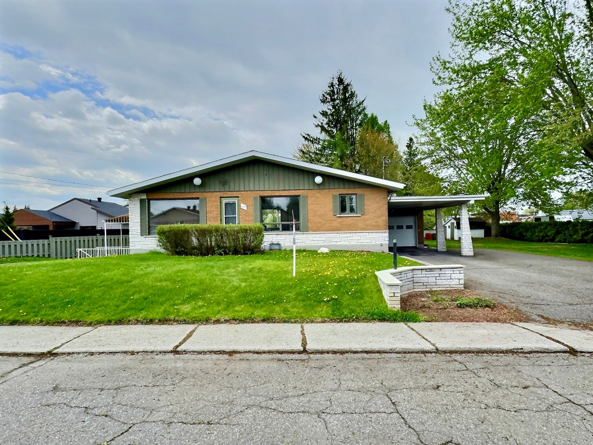 MLS: 23083451
