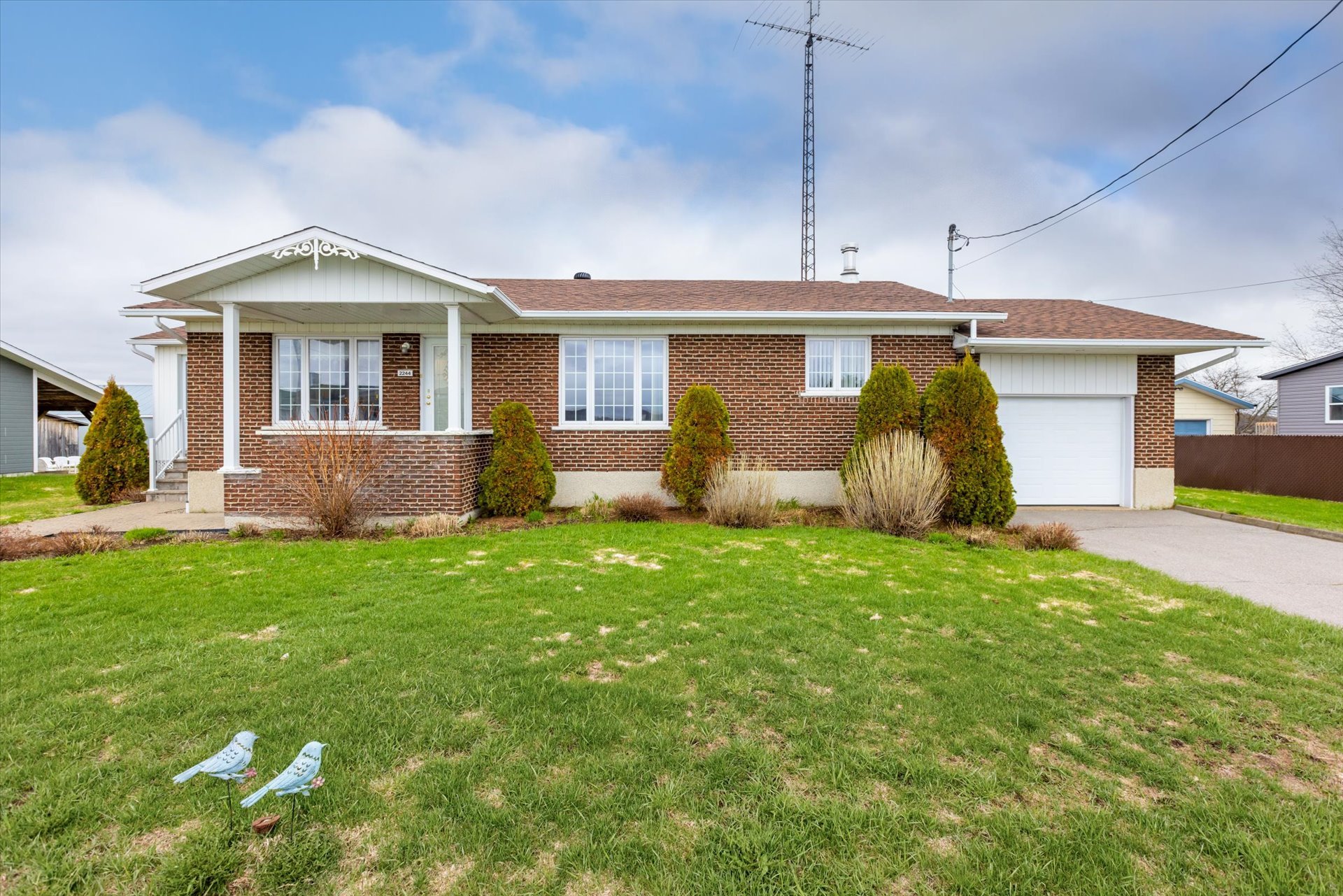 MLS: 27275025