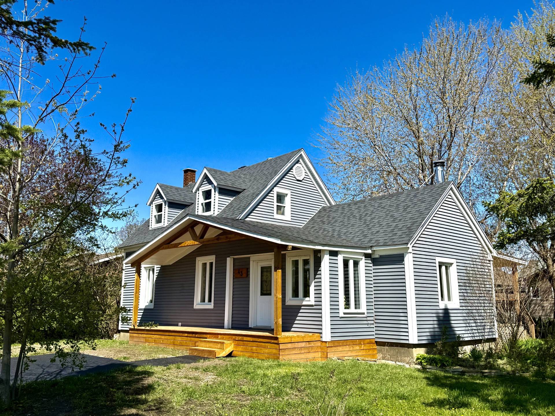 MLS: 25601207
