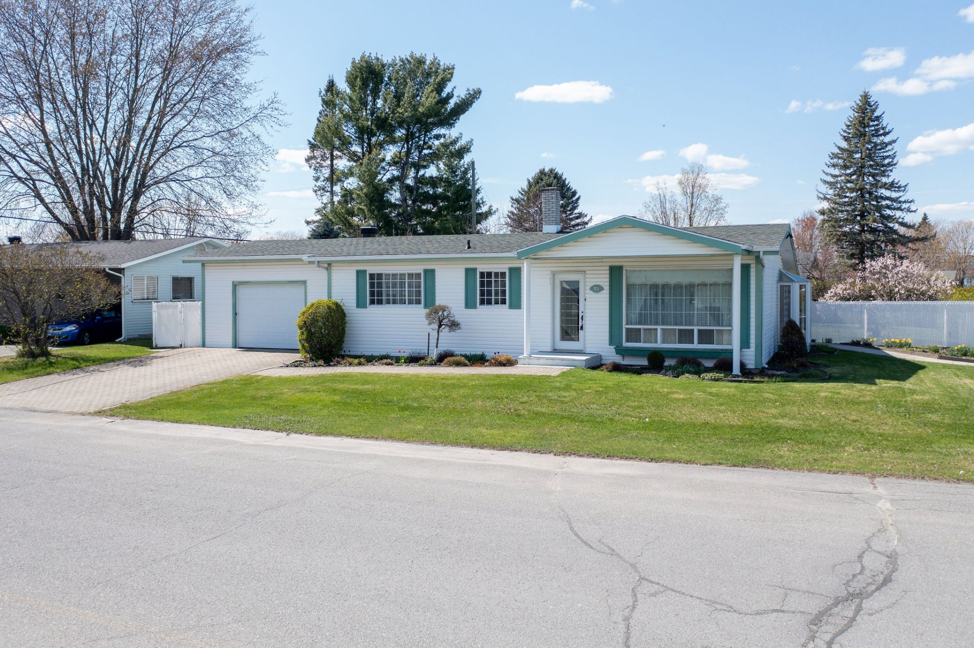 MLS: 23193450