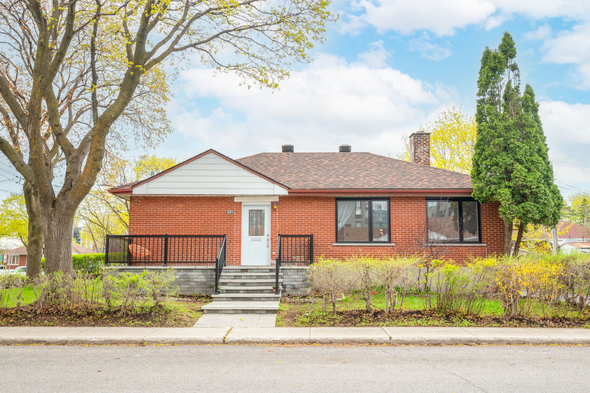 MLS: 23185483