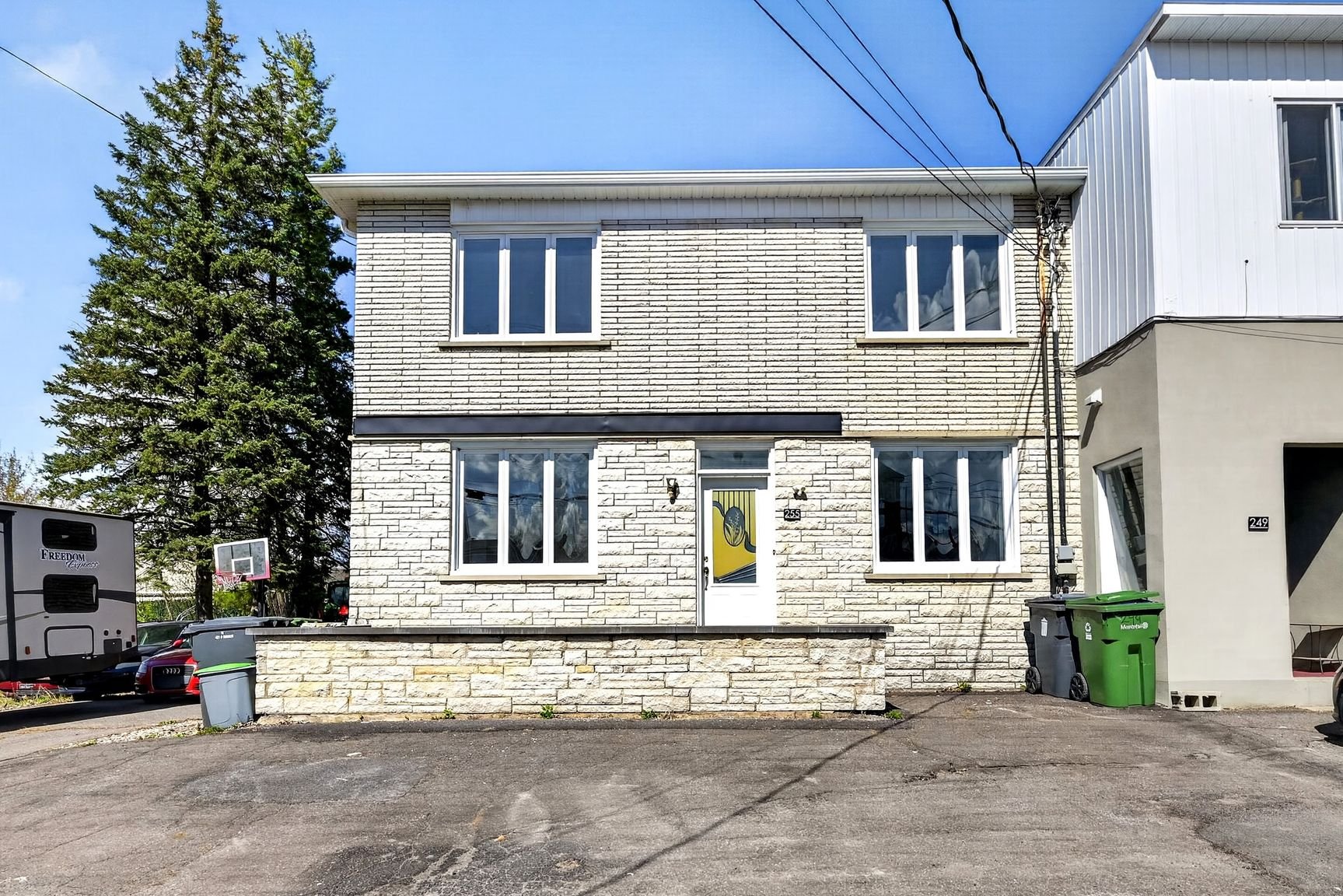 MLS: 26218527