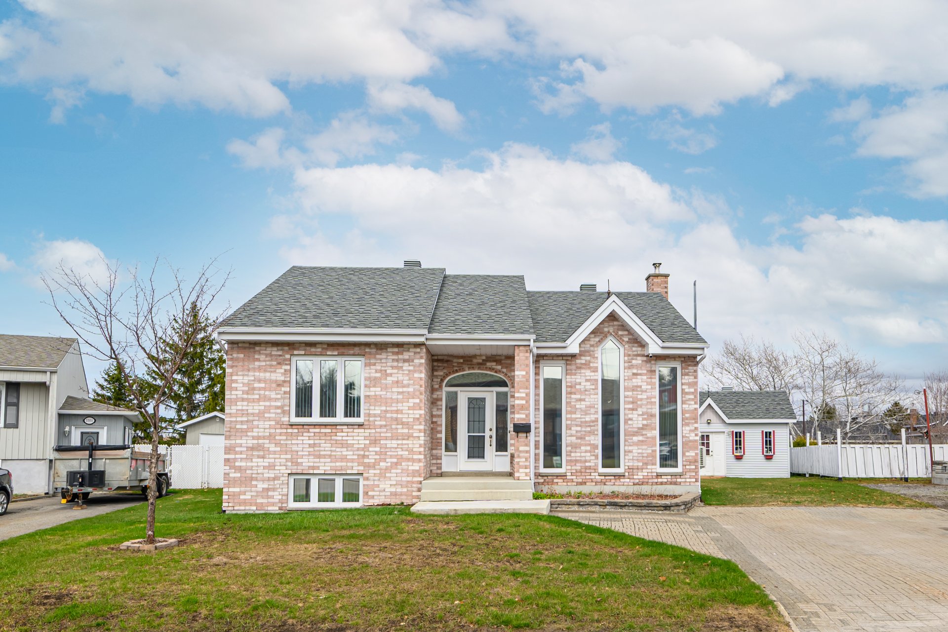 MLS: 27852587