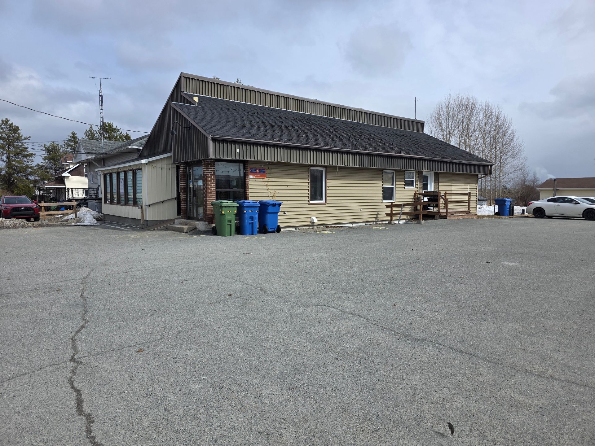MLS: 22052877