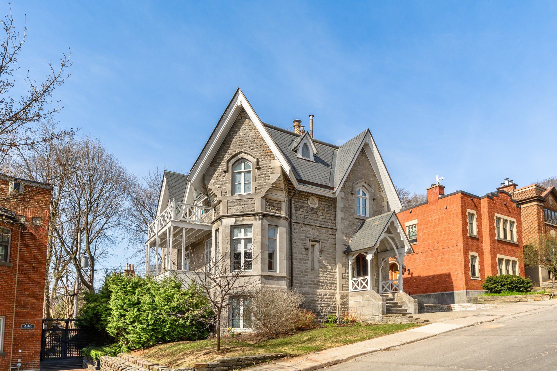 MLS: 27998544