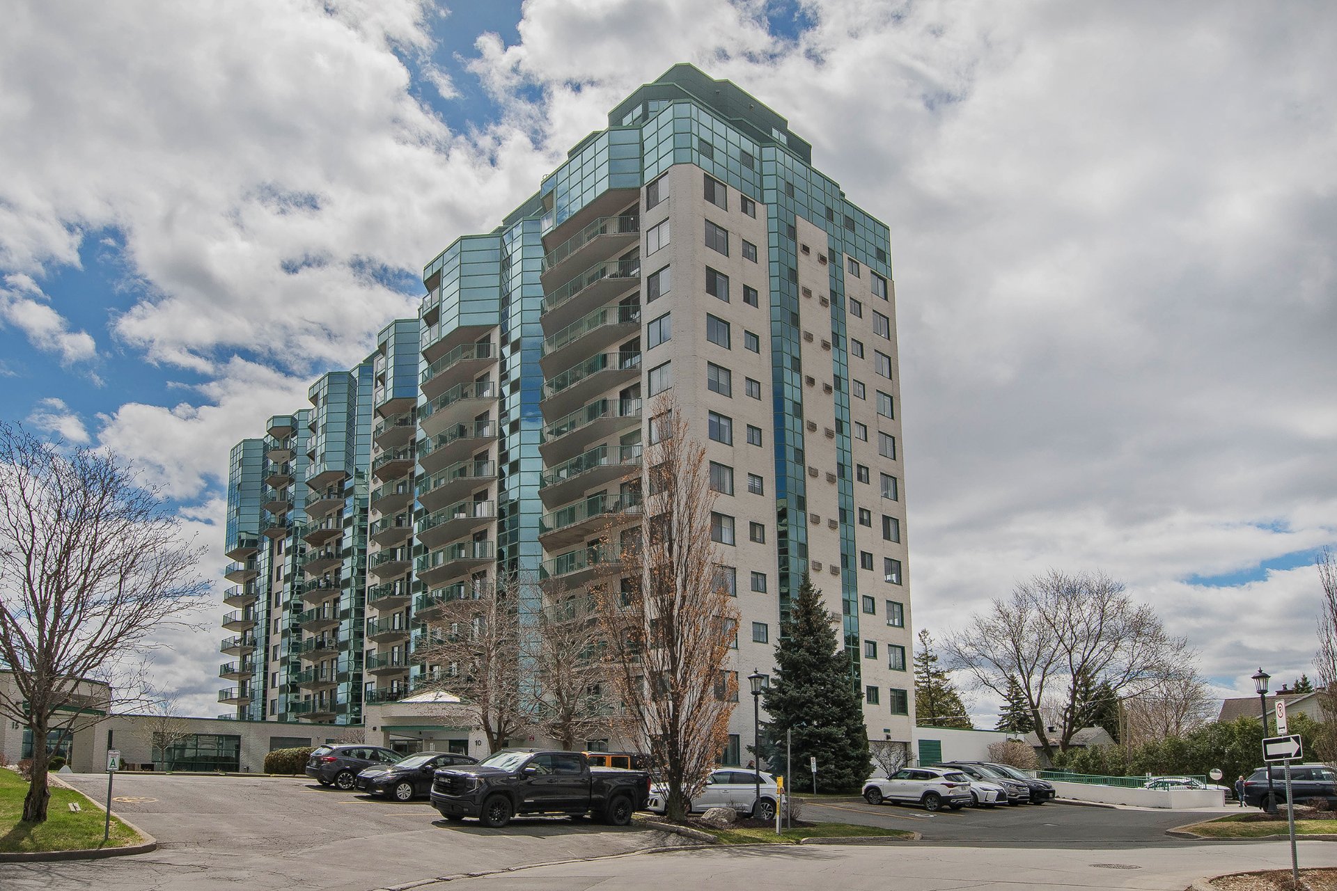 MLS: 27629706