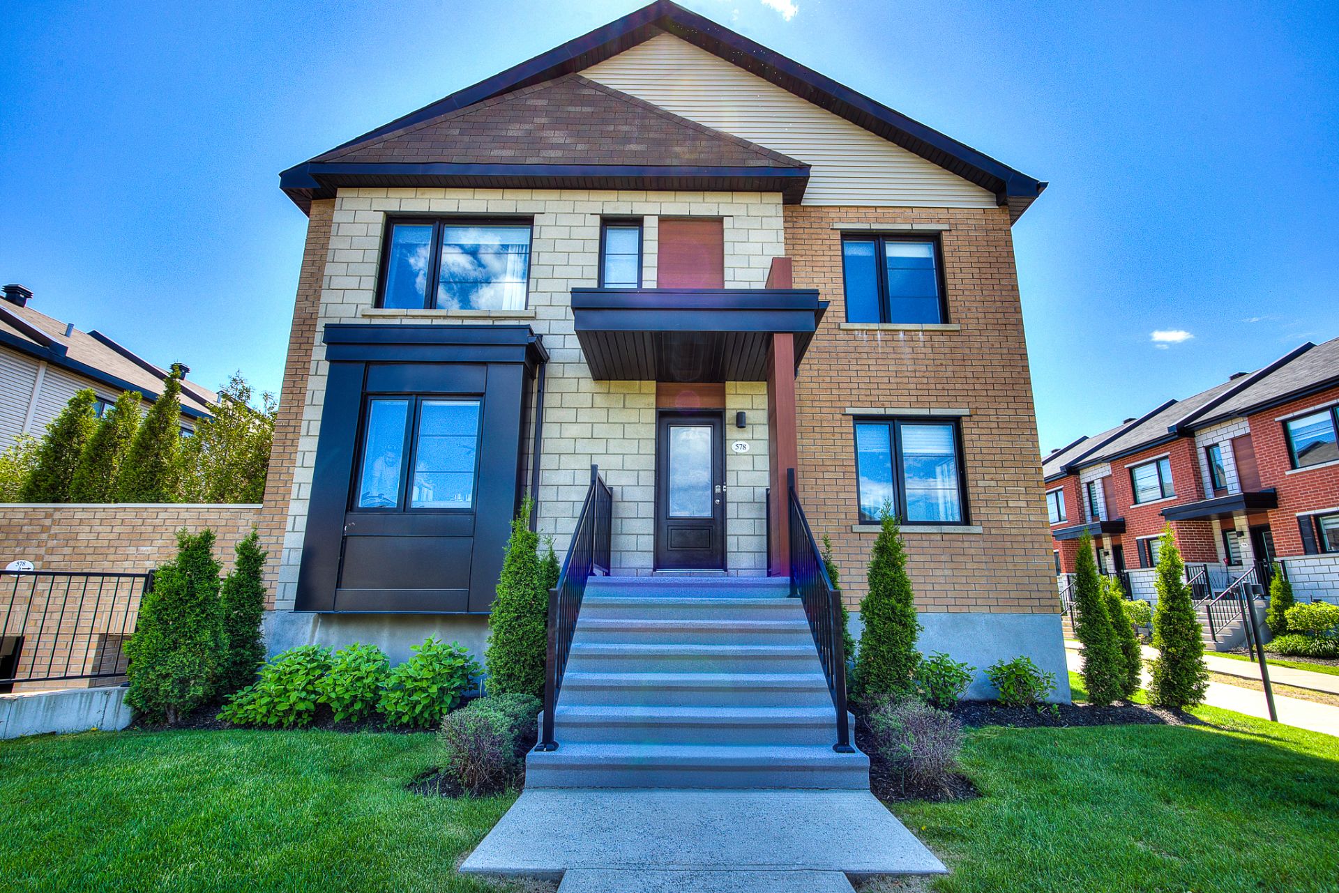 MLS: 23915421
