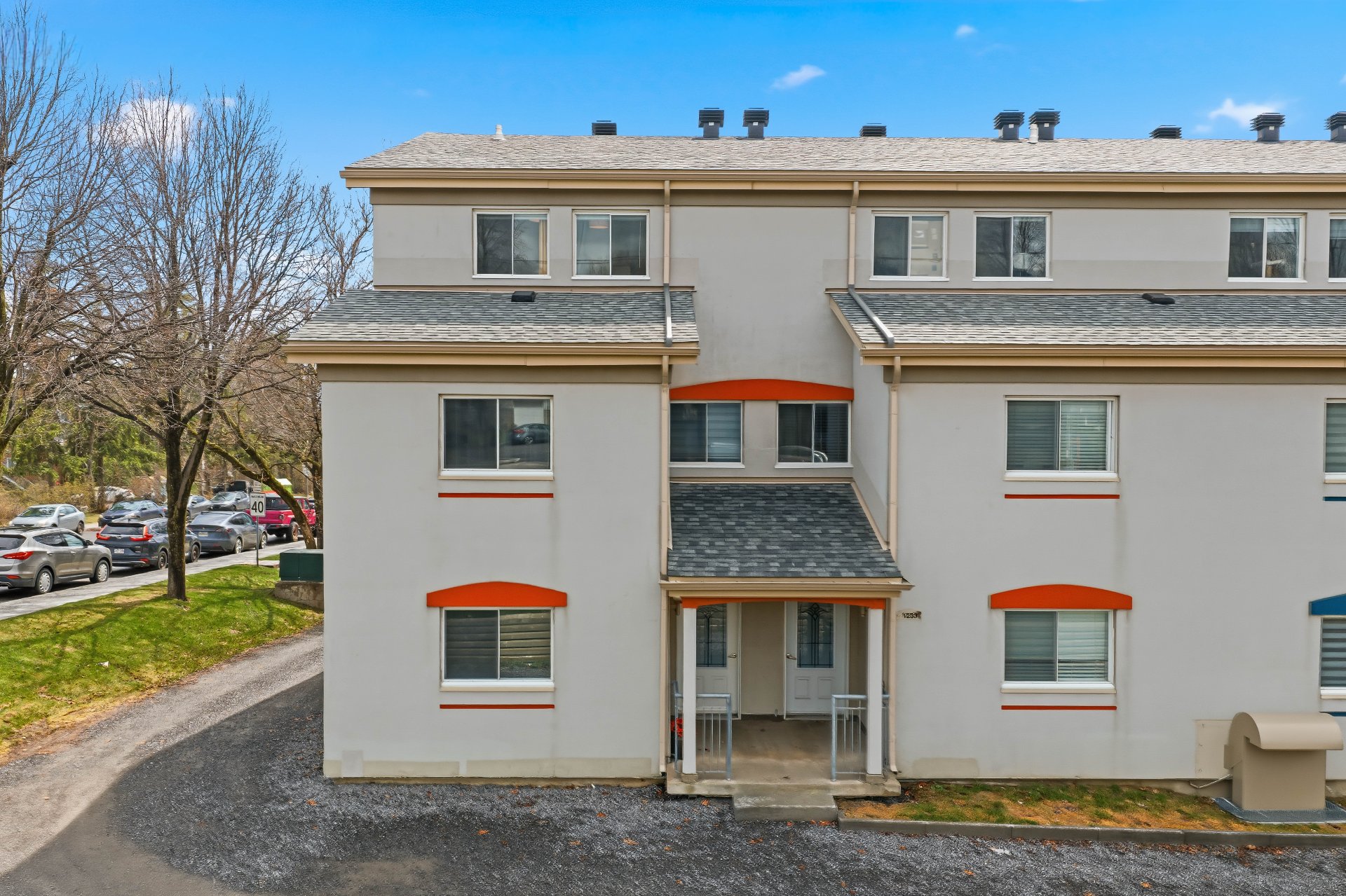 MLS: 22045433