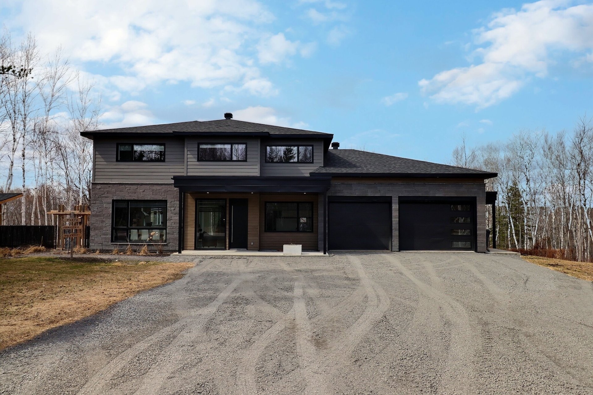MLS: 25598064
