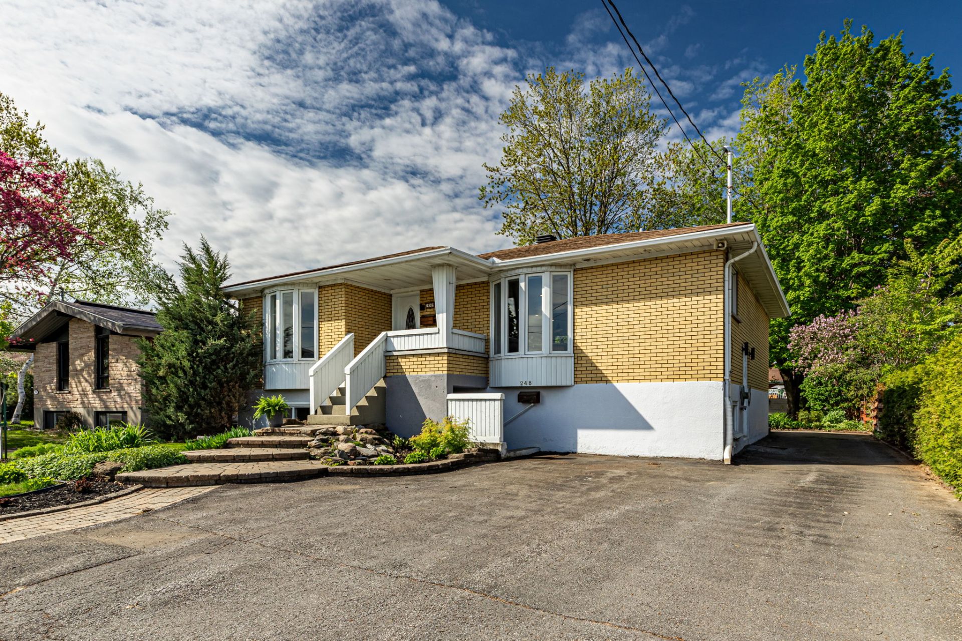 MLS: 25034381