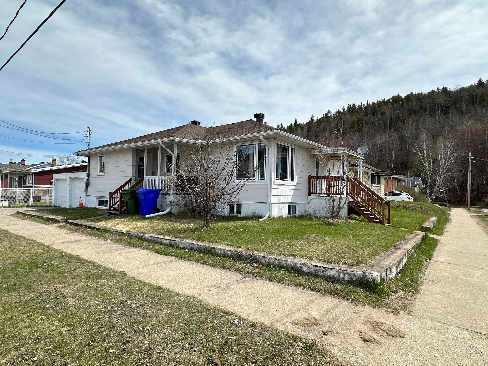 MLS: 25553169